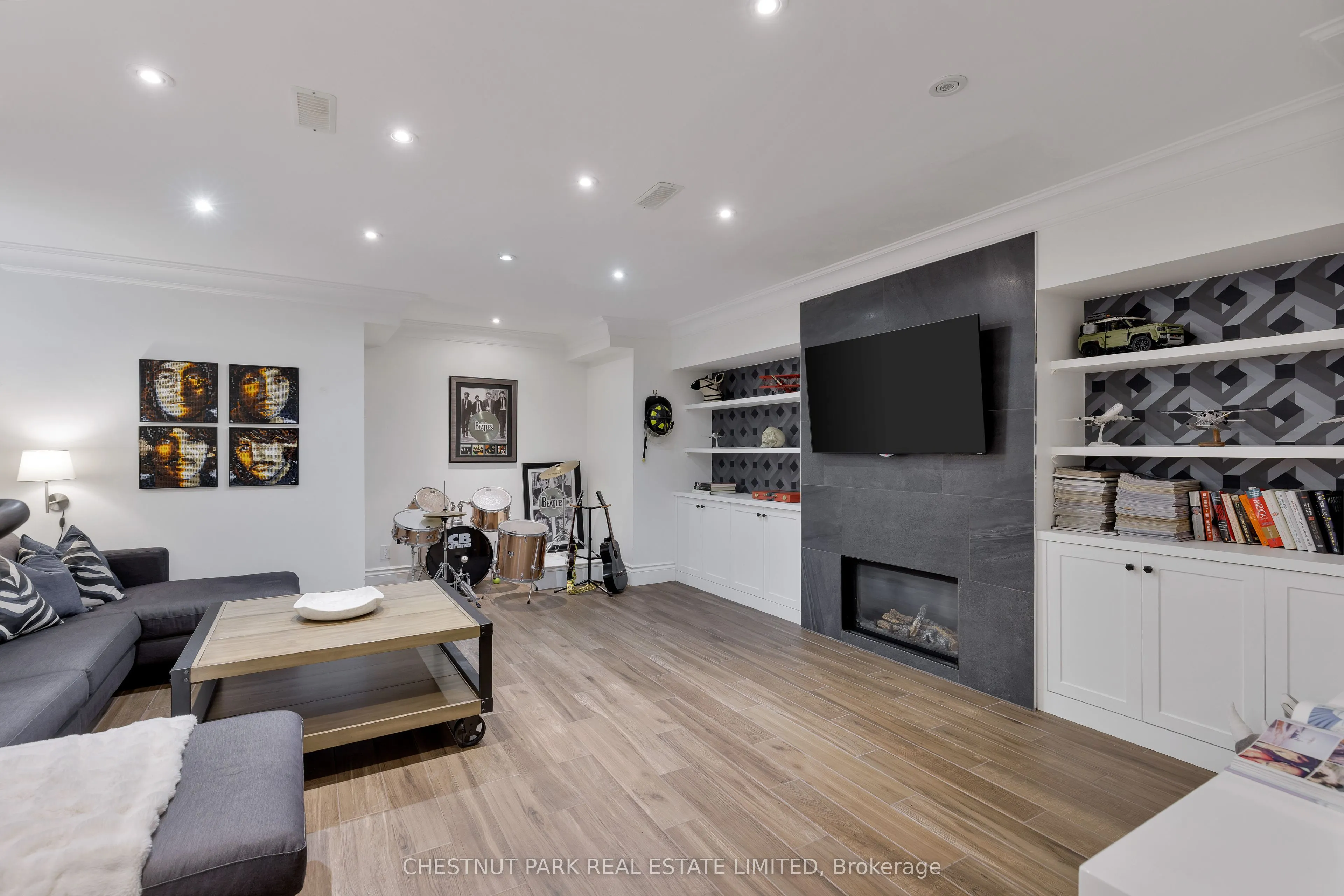 128 Manor Road E