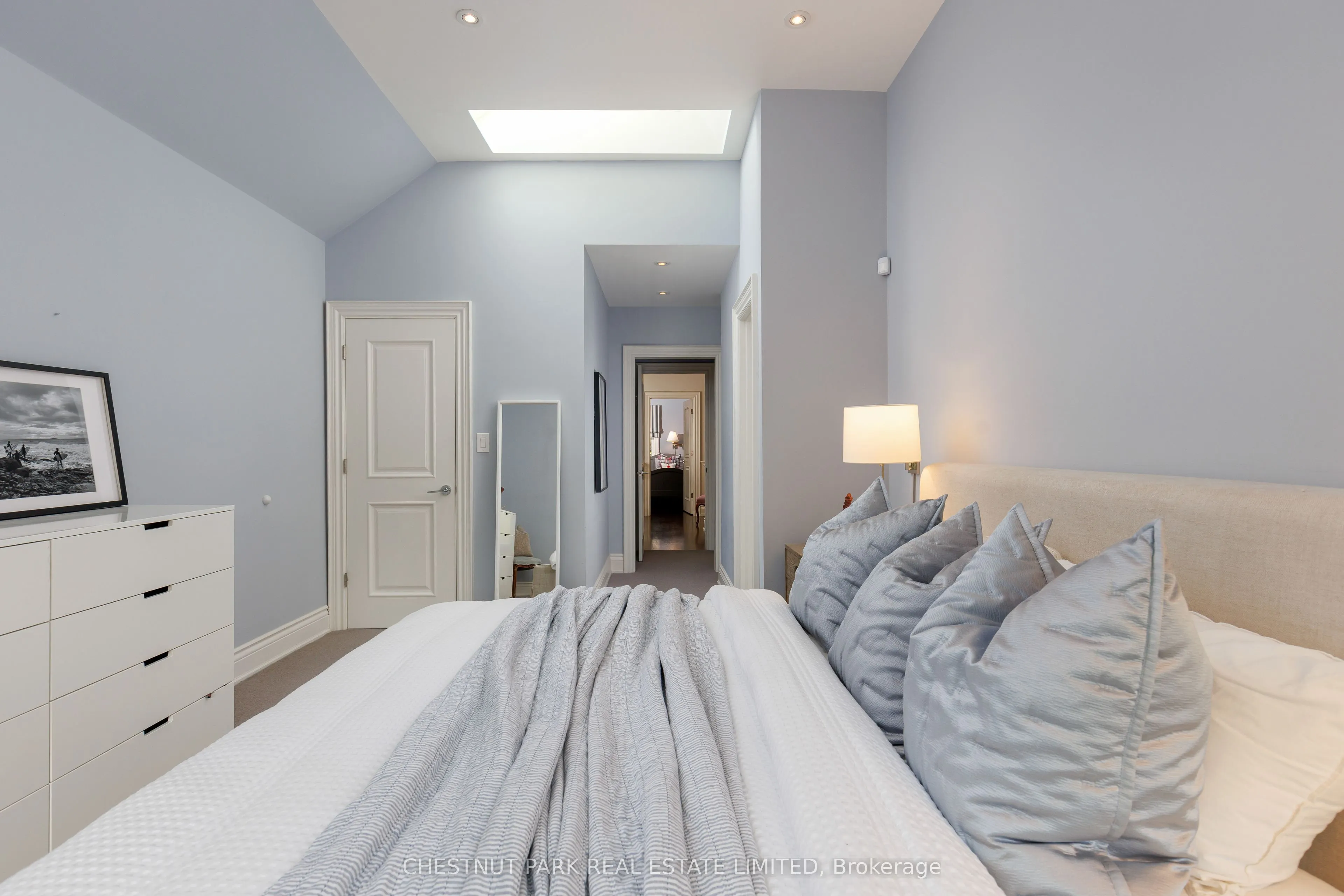 128 Manor Road E
