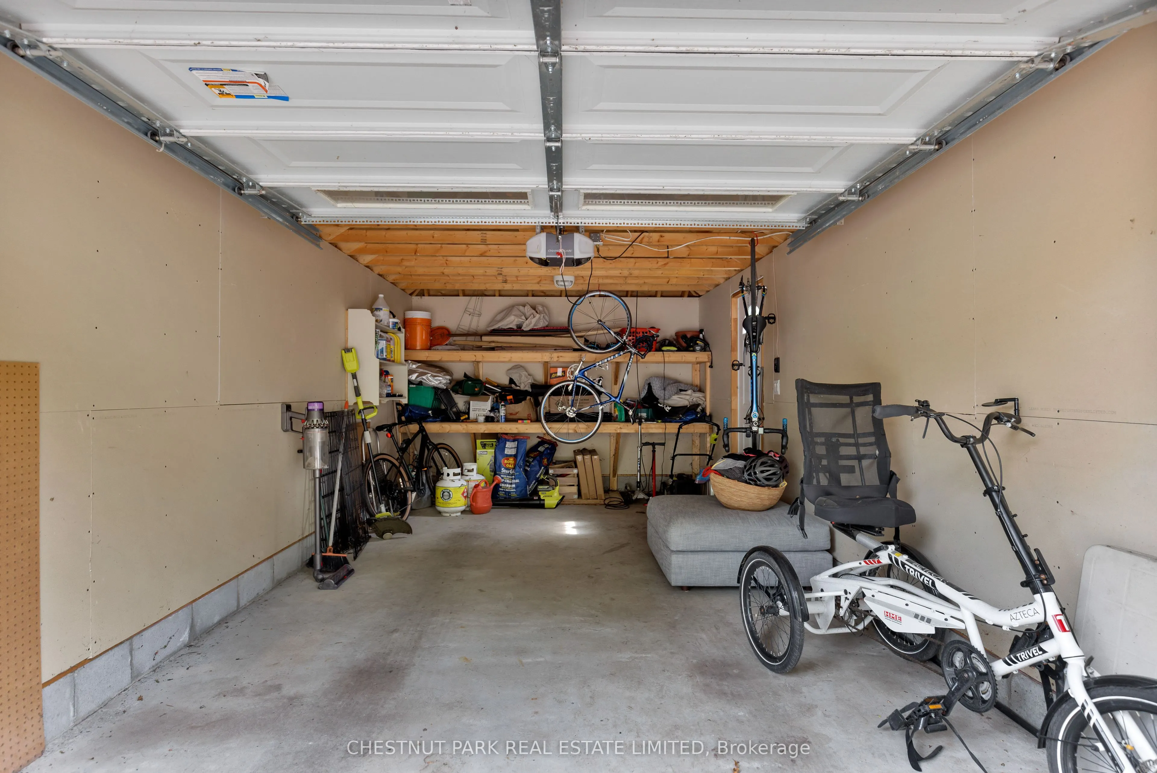 128 Manor Road E