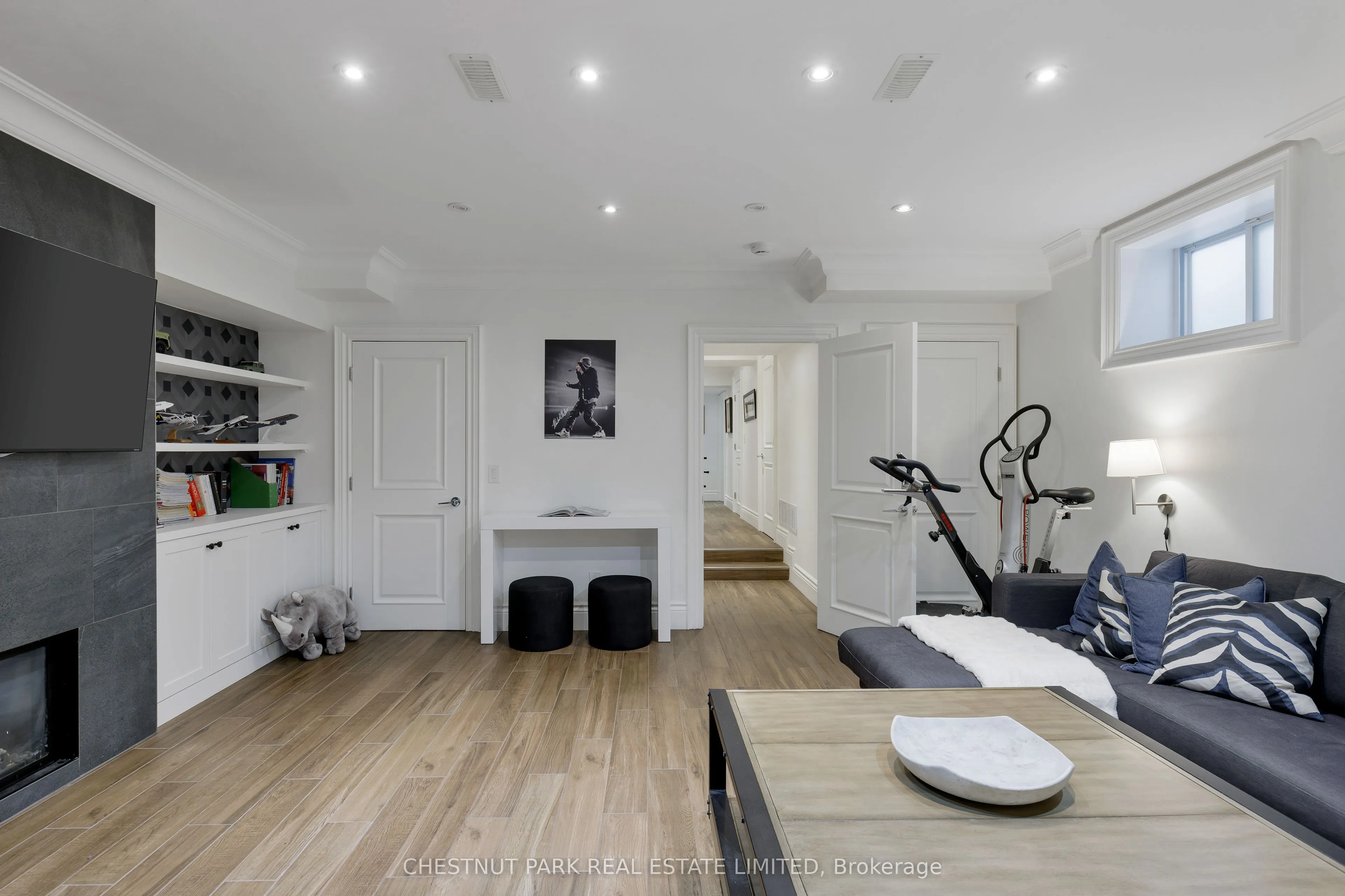 128 Manor Road E