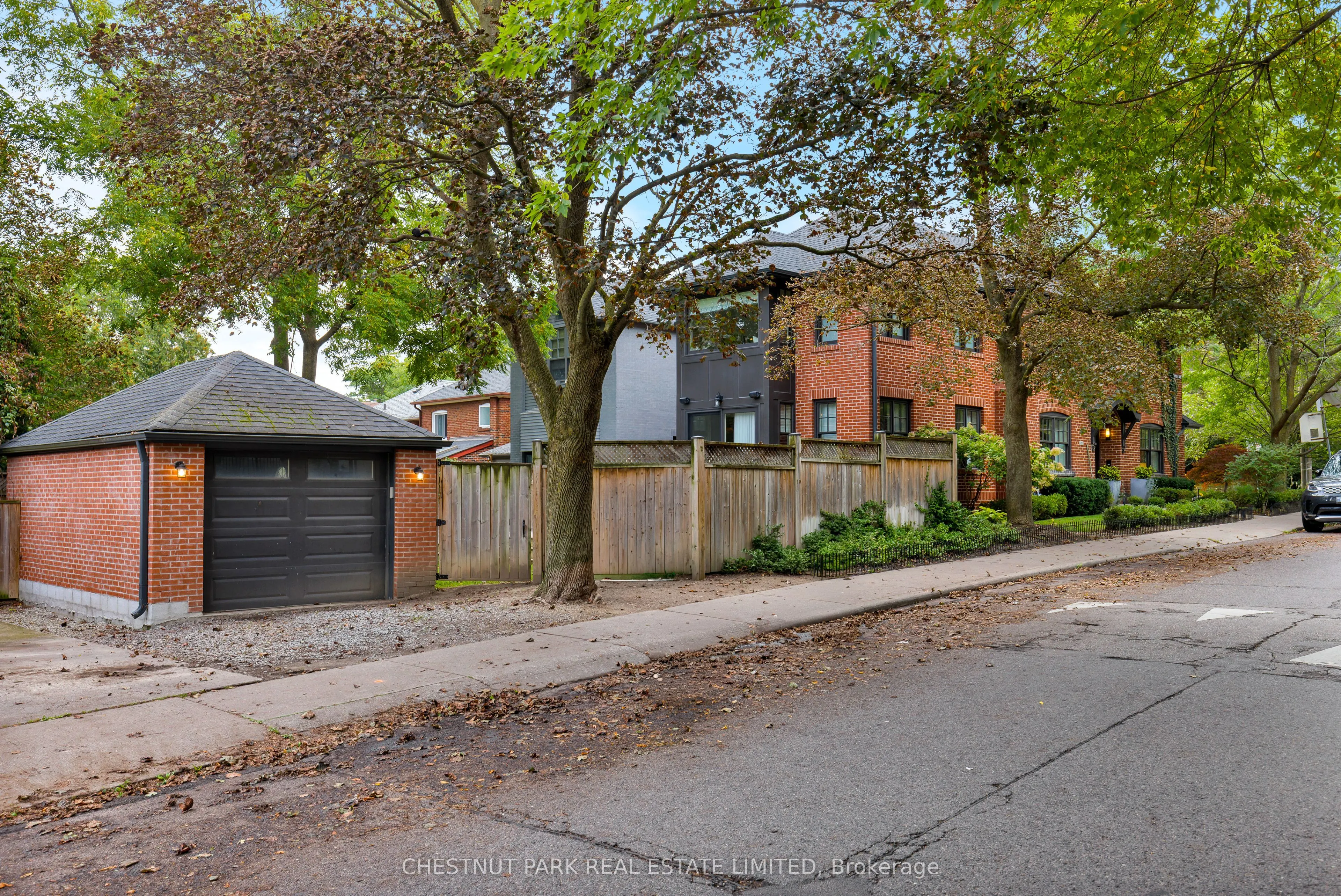 128 Manor Road E