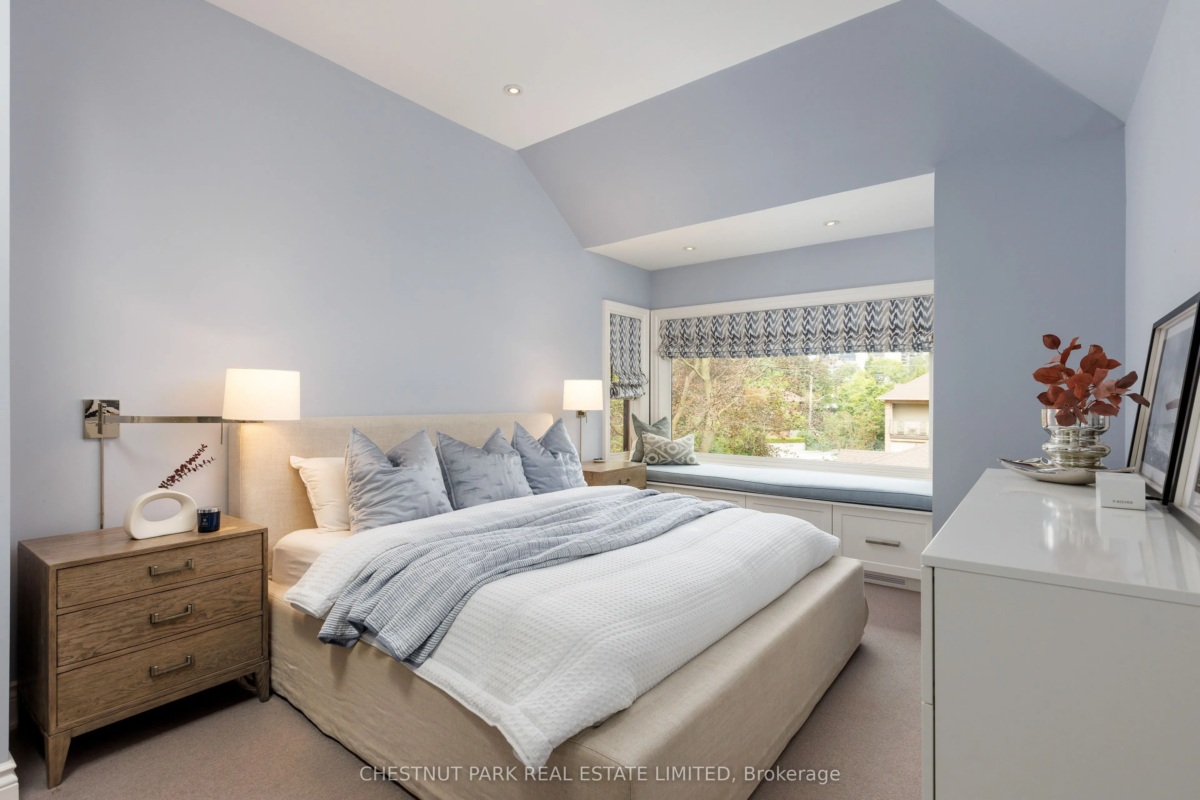 128 Manor Road E