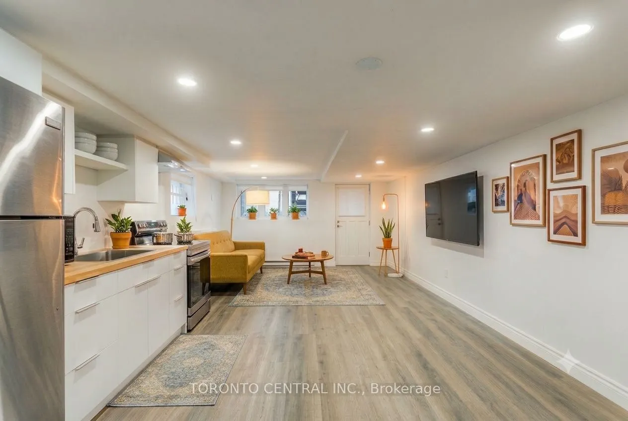 24 Manning Avenue