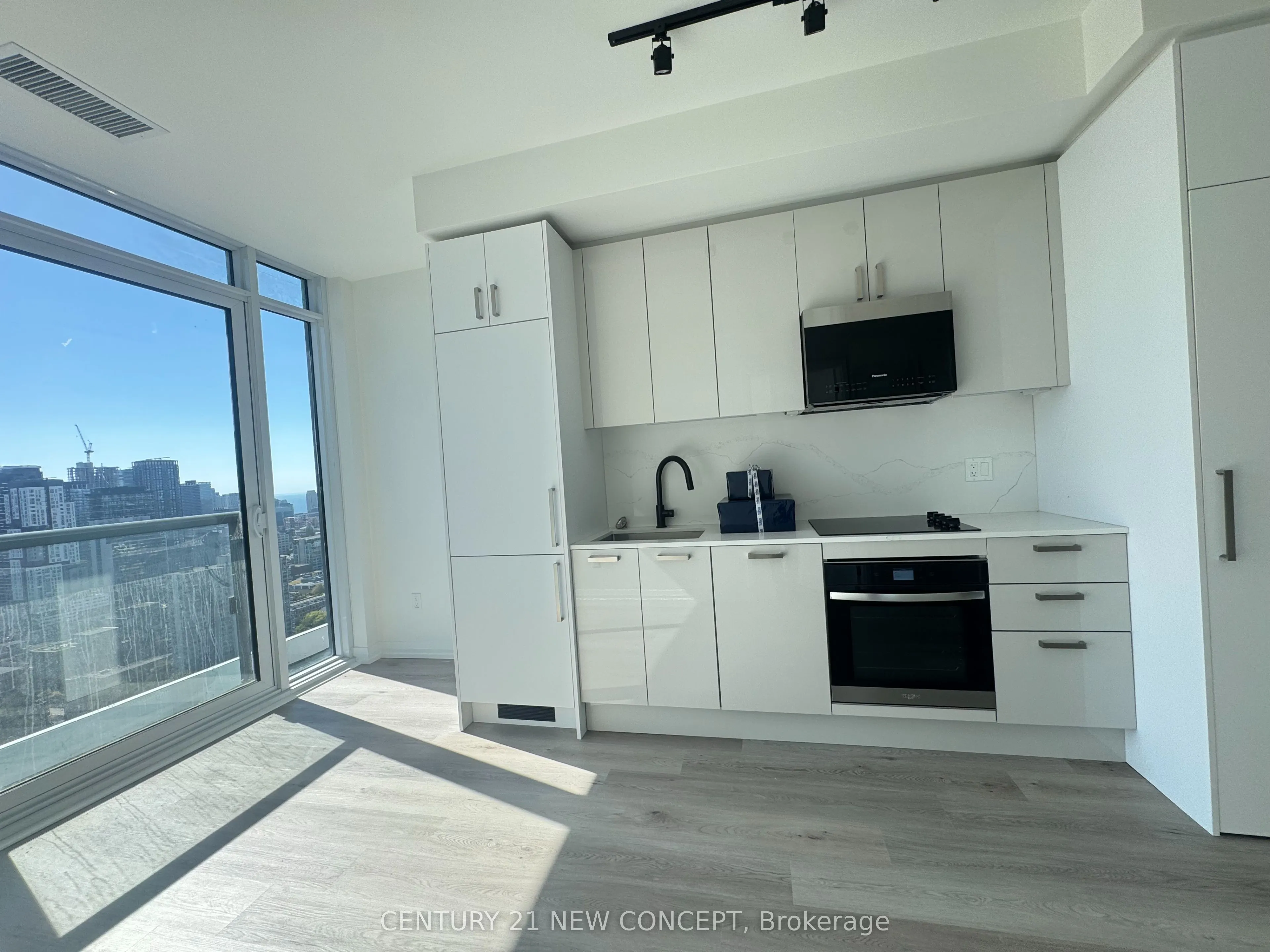 280 Dundas Street W #PH07