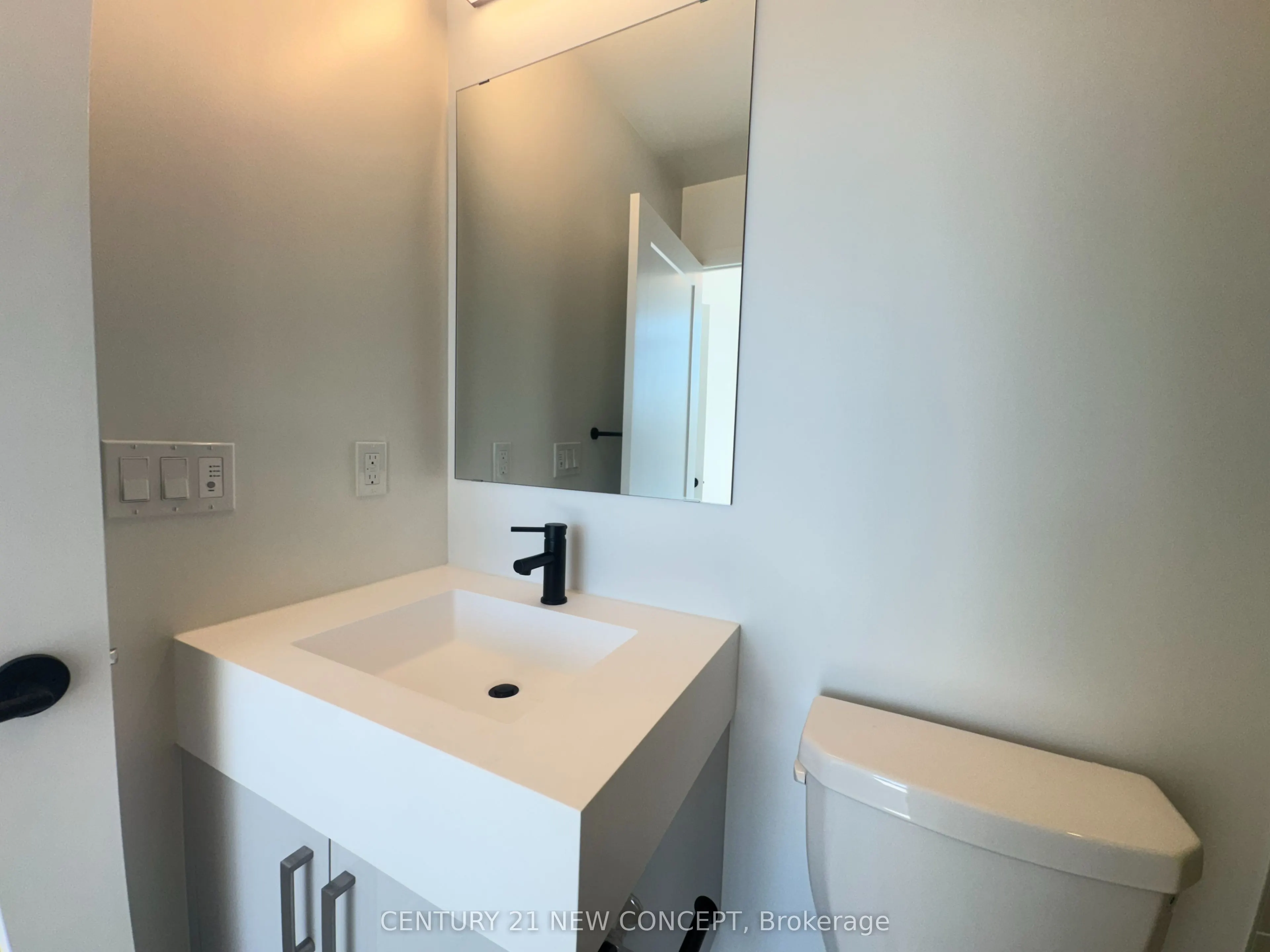 280 Dundas Street W #PH07
