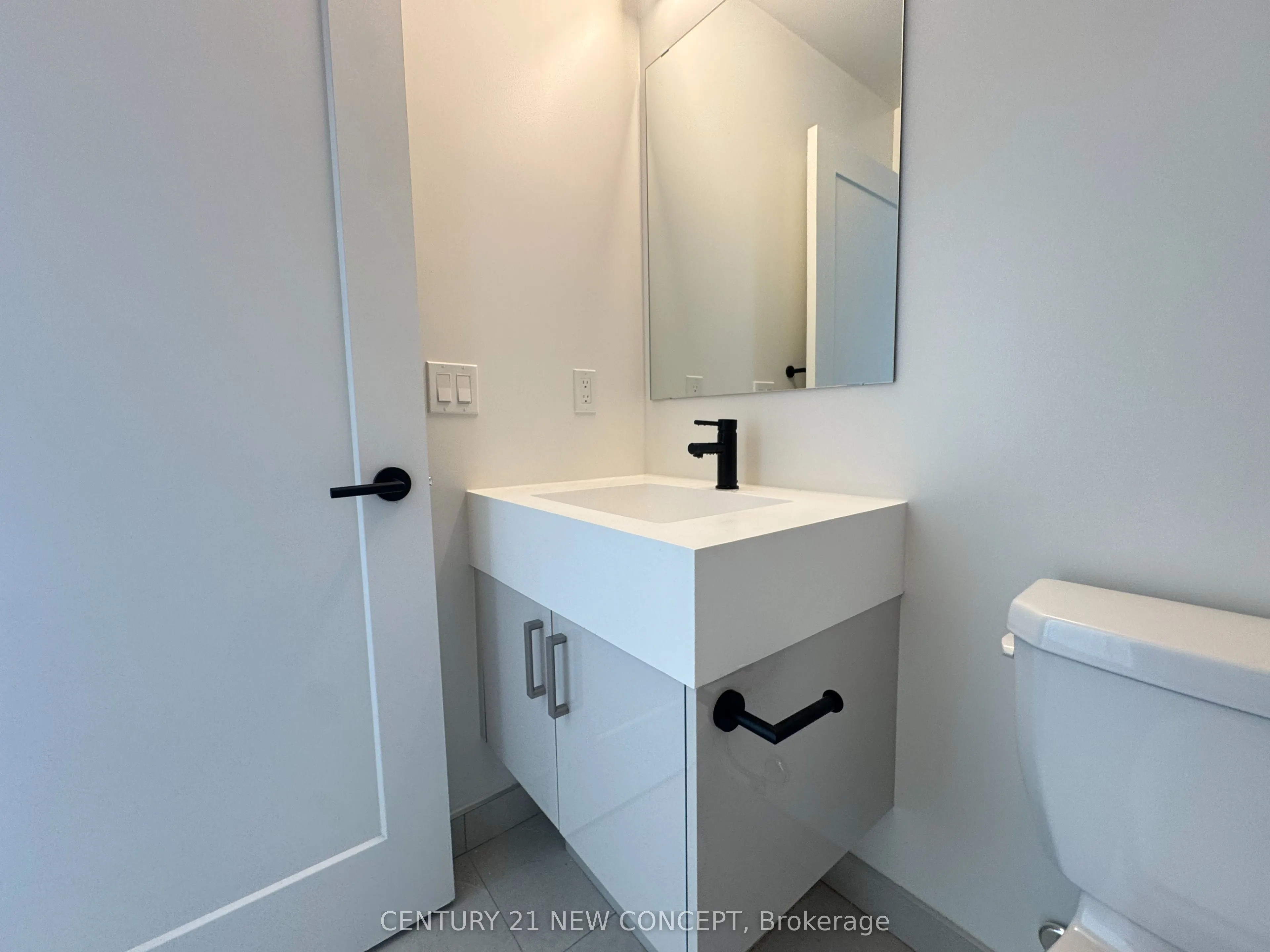 280 Dundas Street W #PH07
