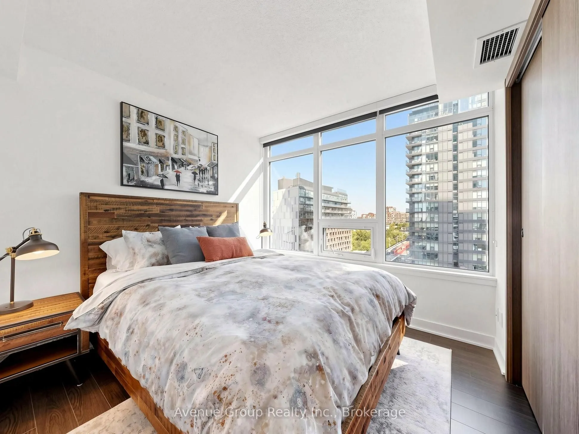 19 Bathurst Street #1105
