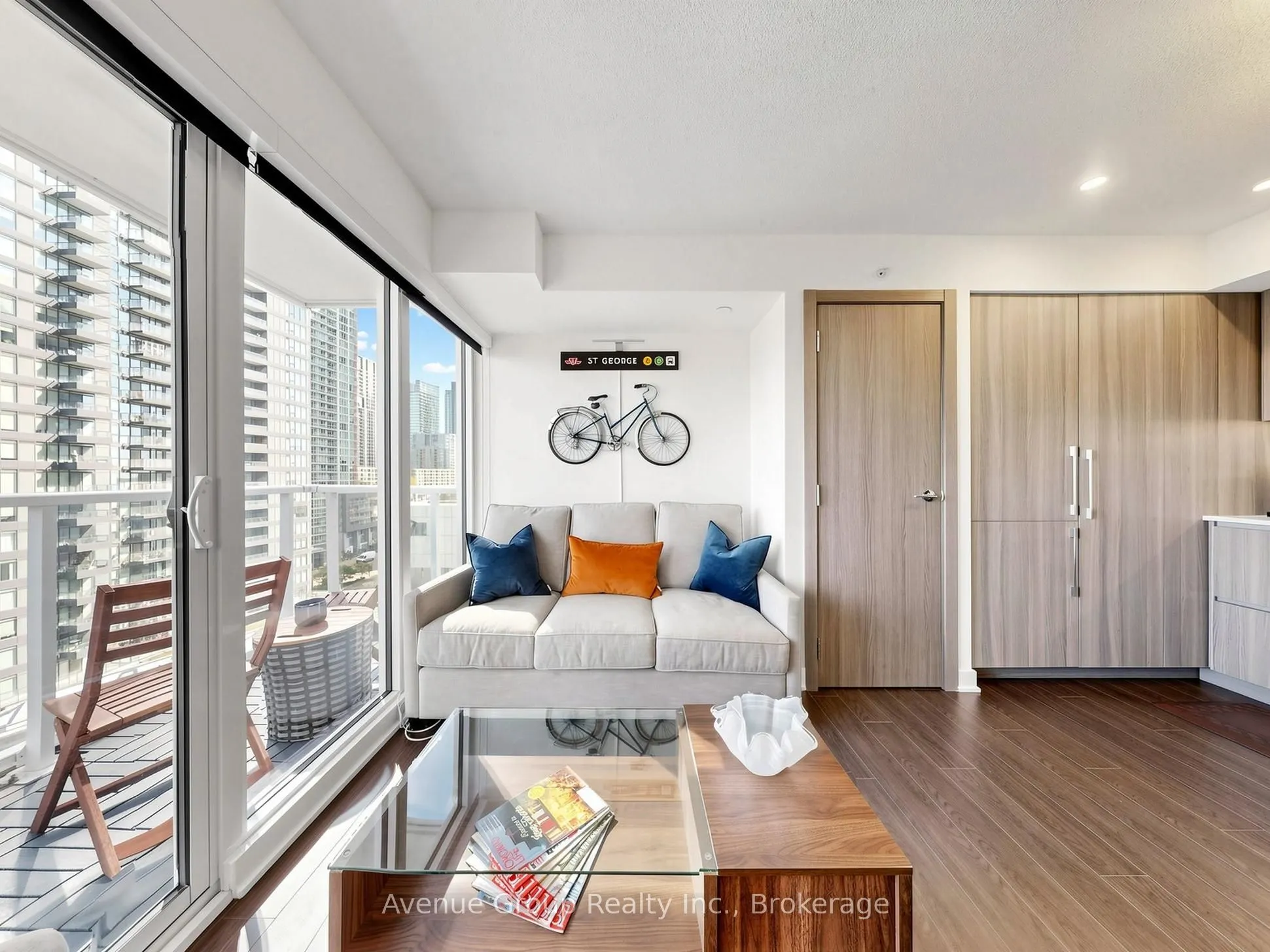 19 Bathurst Street #1105