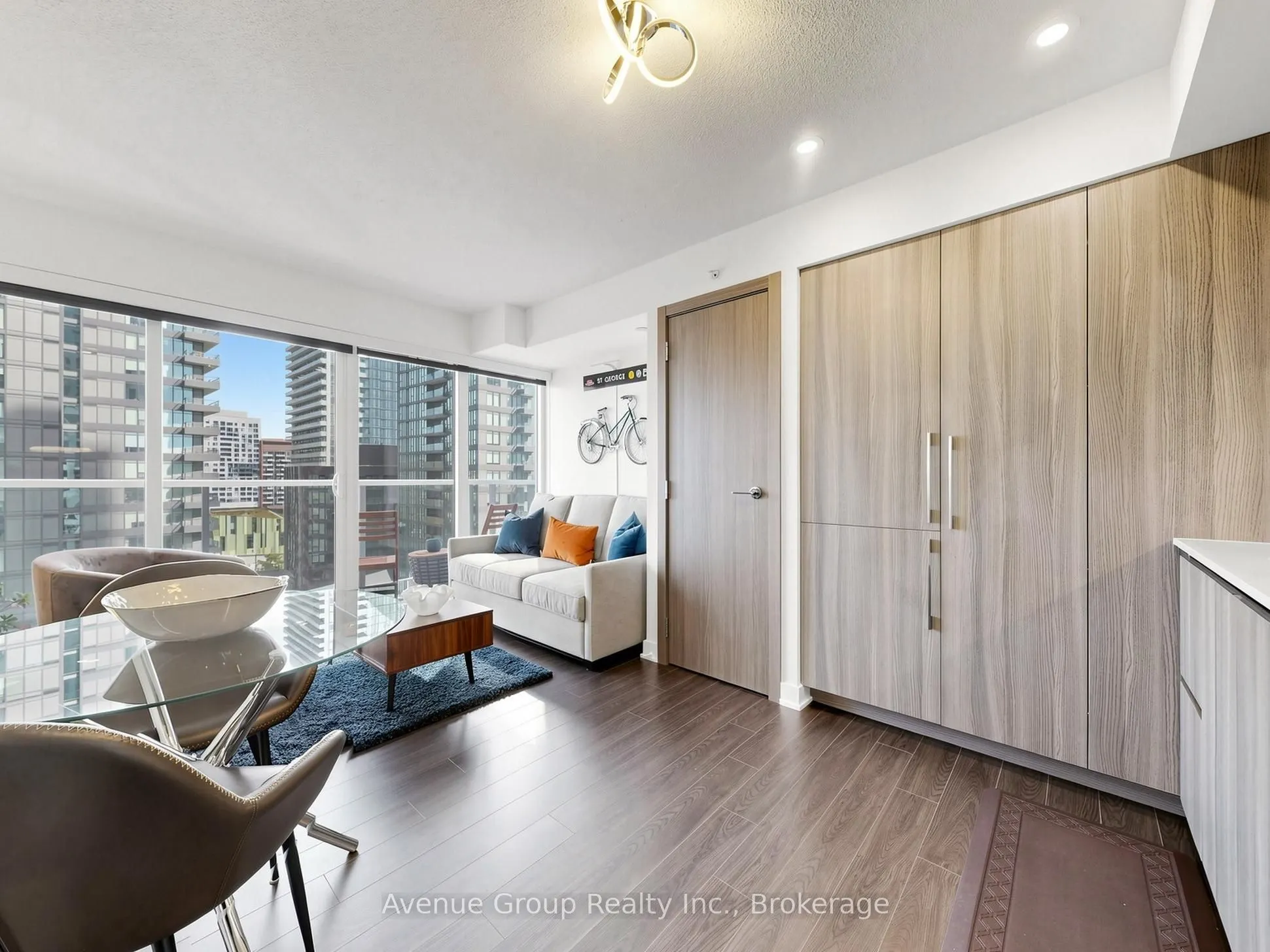 19 Bathurst Street #1105