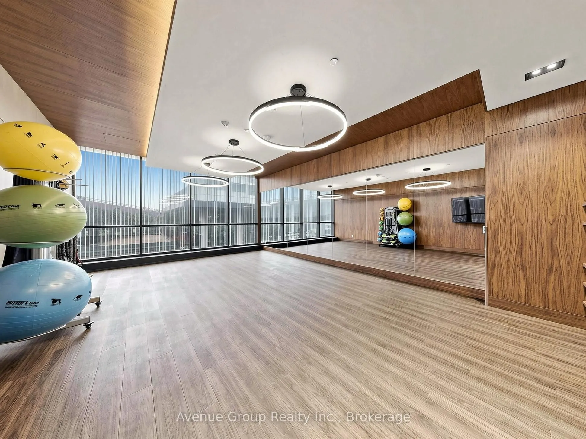 19 Bathurst Street #1105