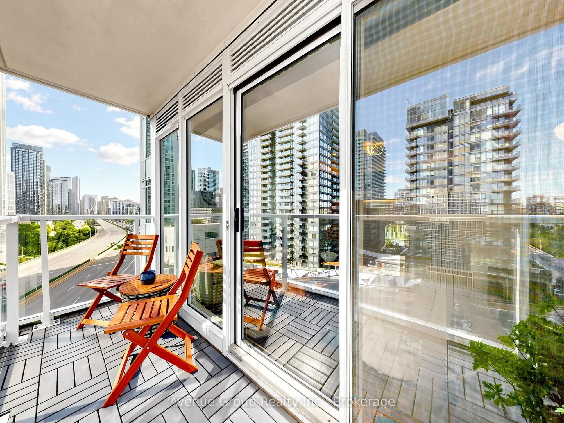 19 Bathurst Street #1105