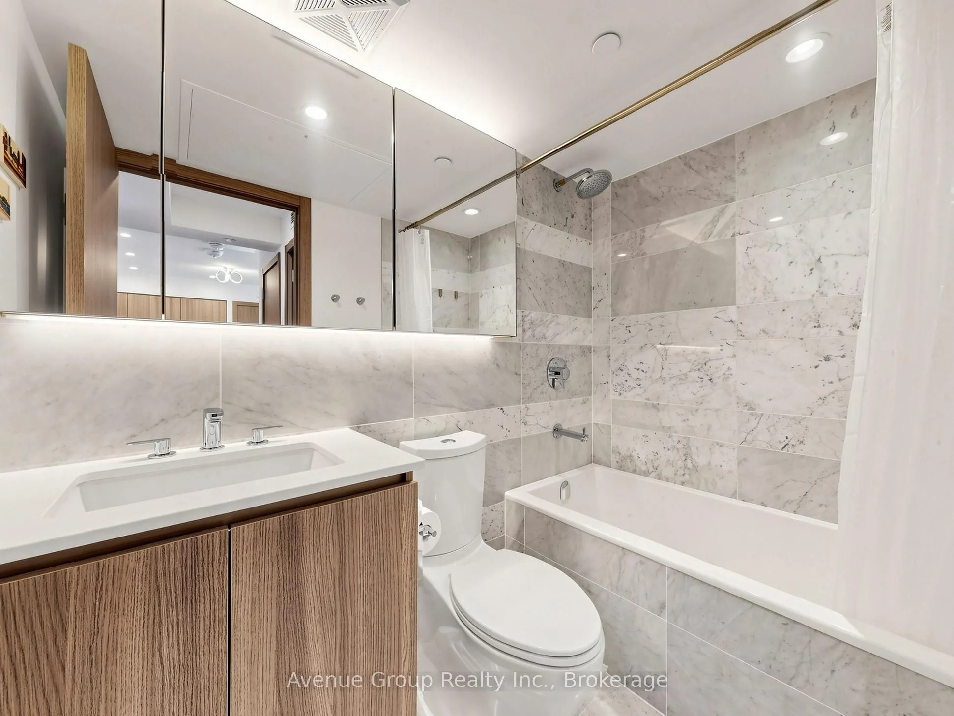 19 Bathurst Street #1105