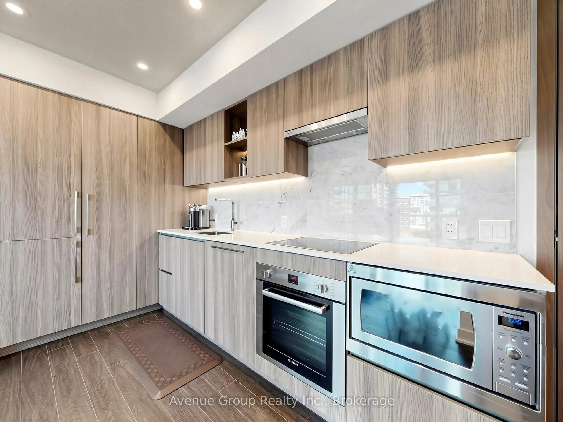 19 Bathurst Street #1105