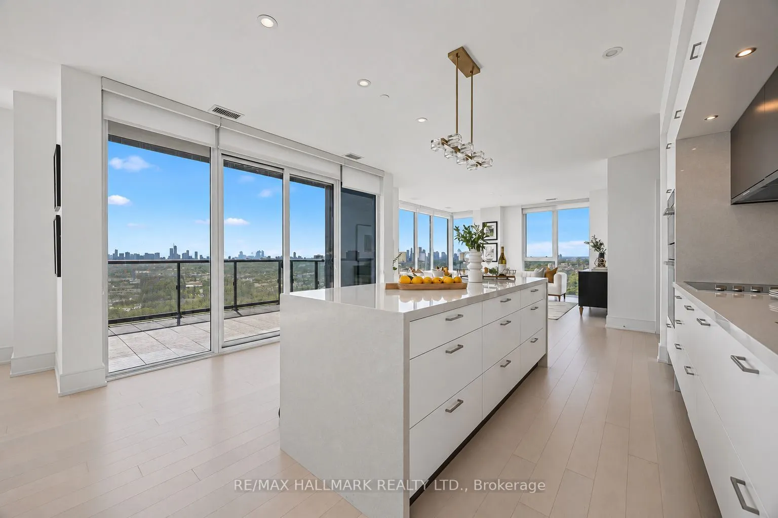 10 Inn on the Park Drive #3109