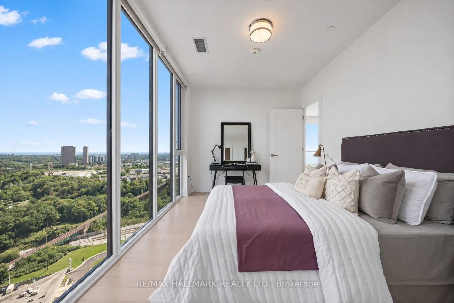 10 Inn on the Park Drive #3109