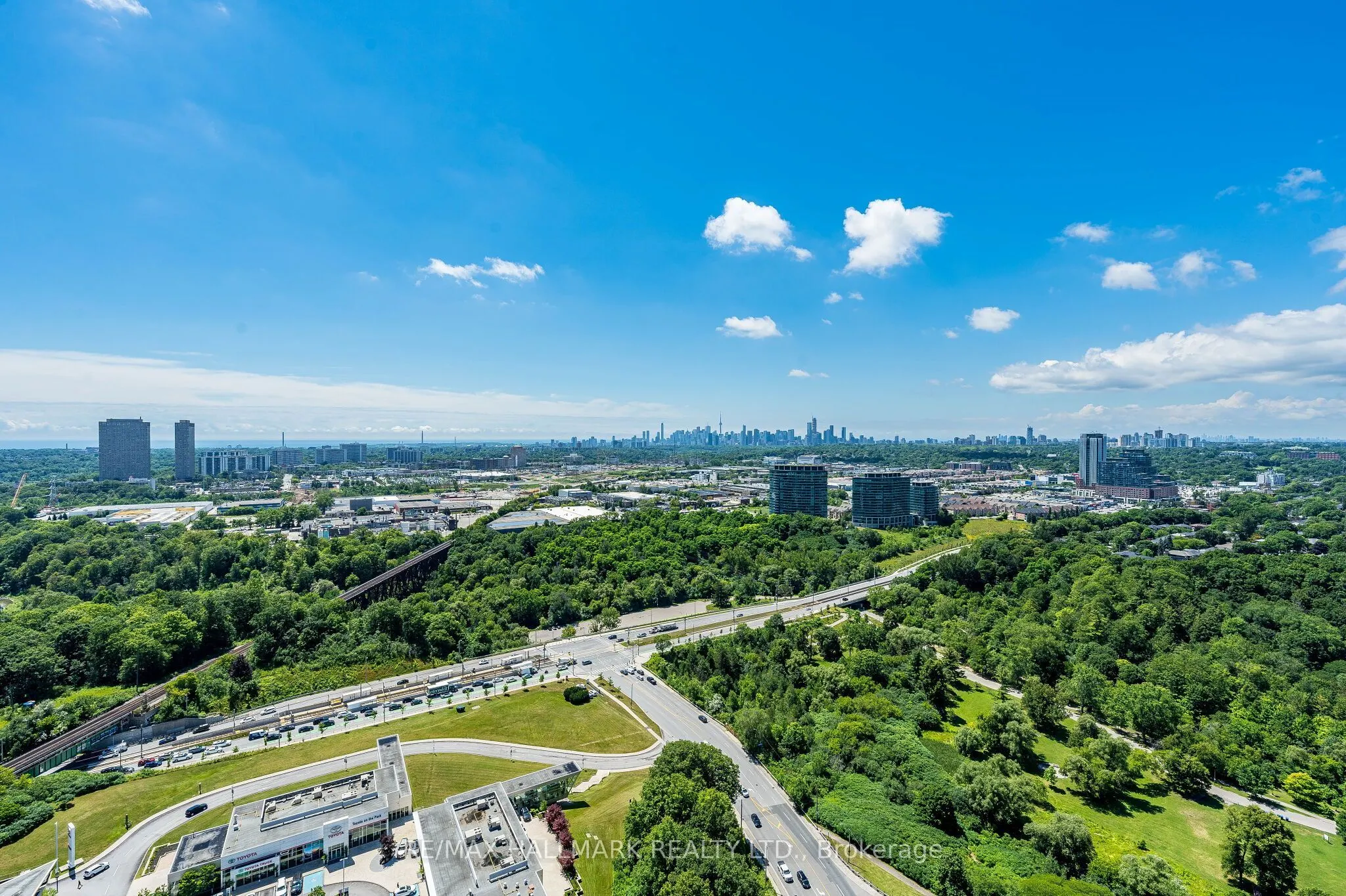 10 Inn on the Park Drive #3109