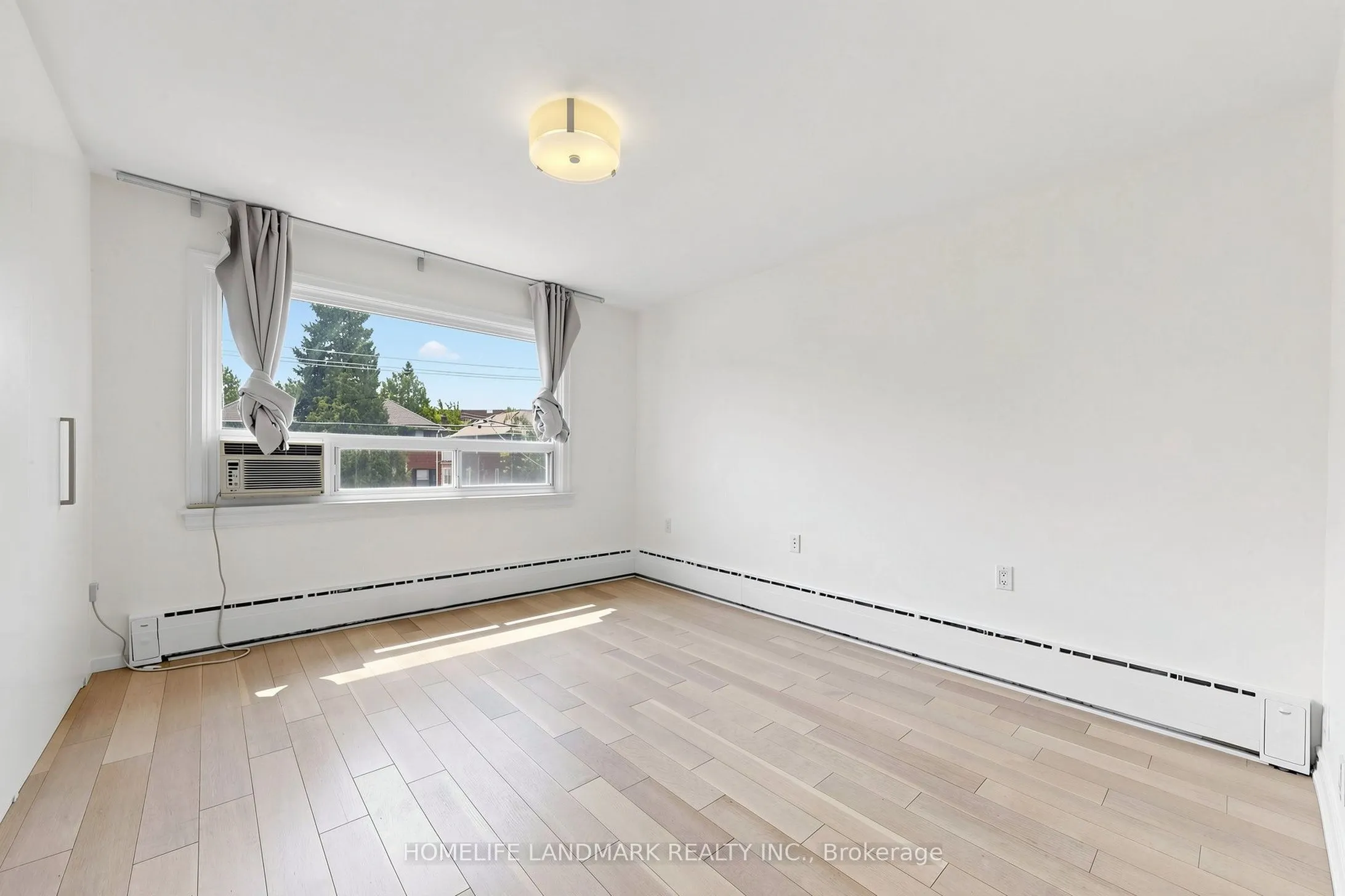 190 Lawrence Avenue W