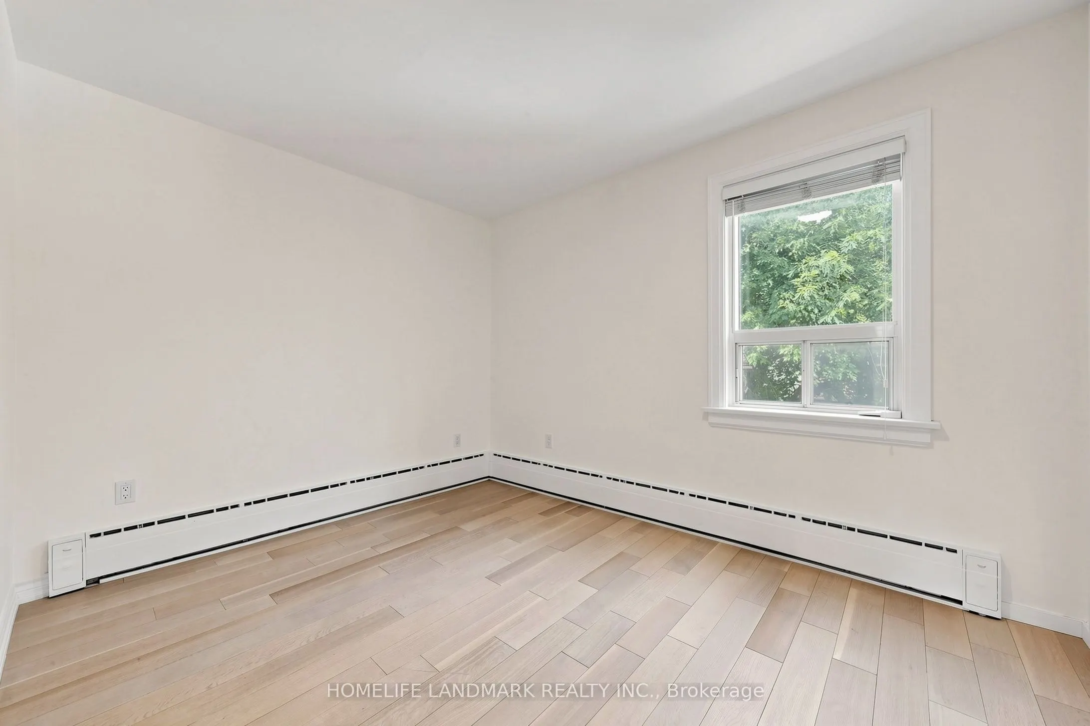 190 Lawrence Avenue W