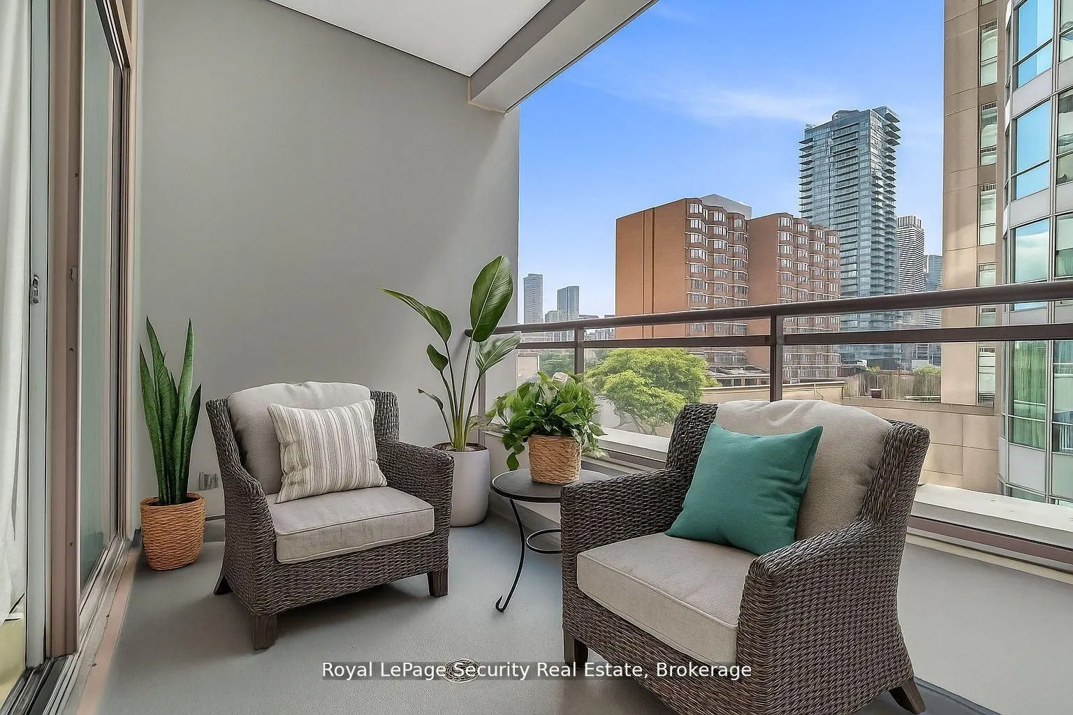 980 Yonge Street #403