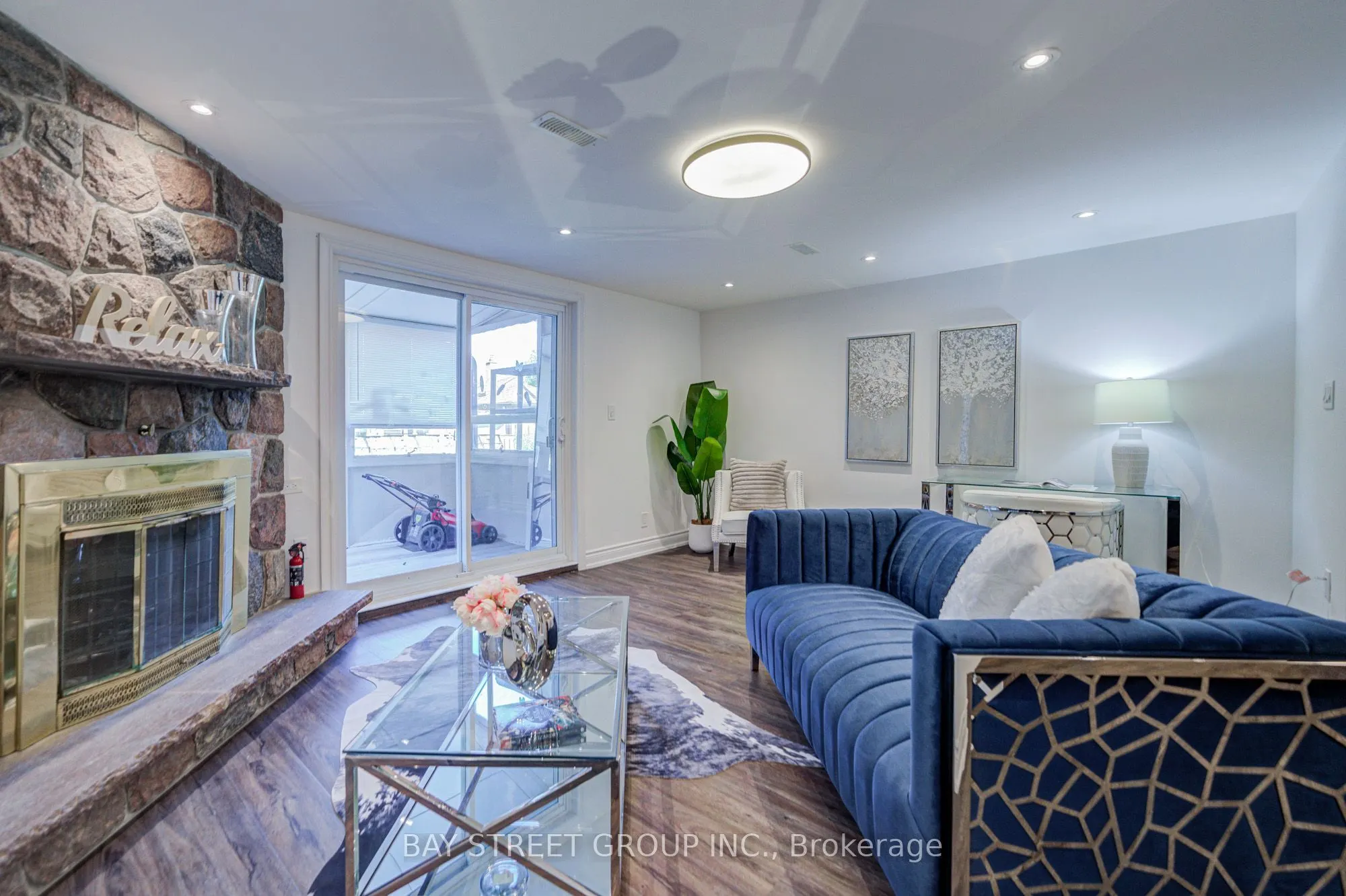60 Warner Avenue