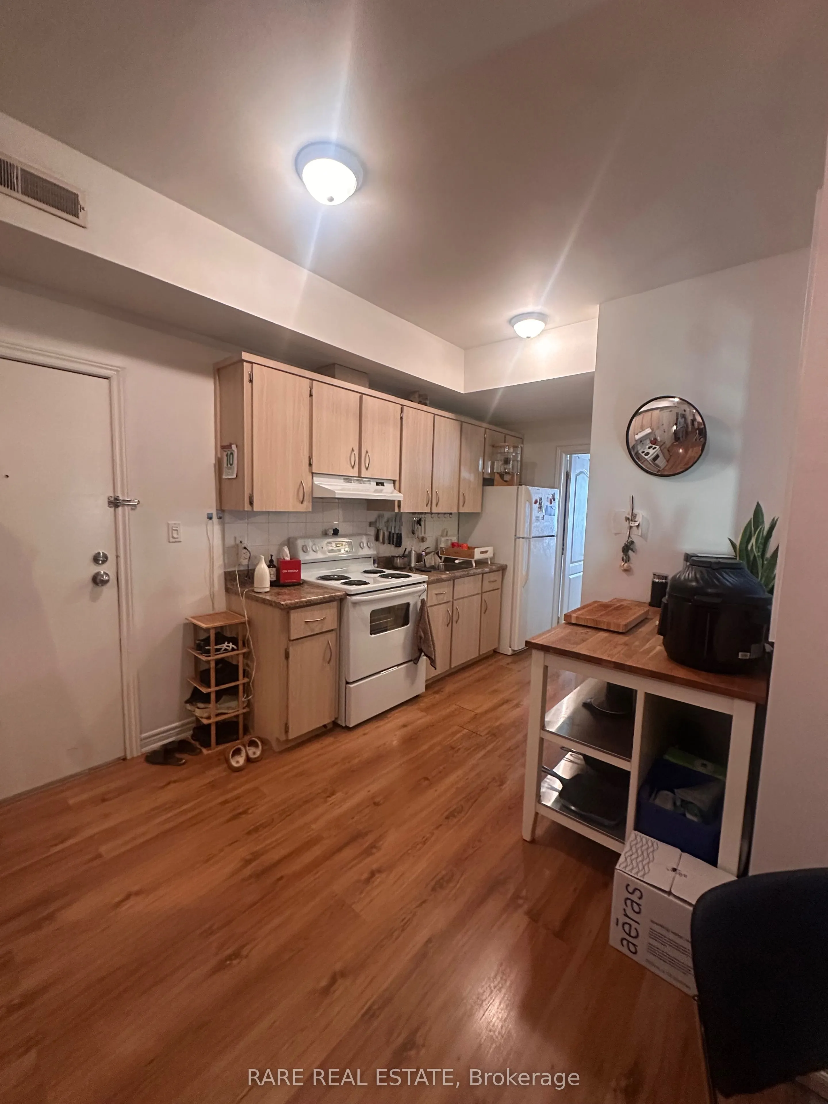 198 Augusta Avenue #3