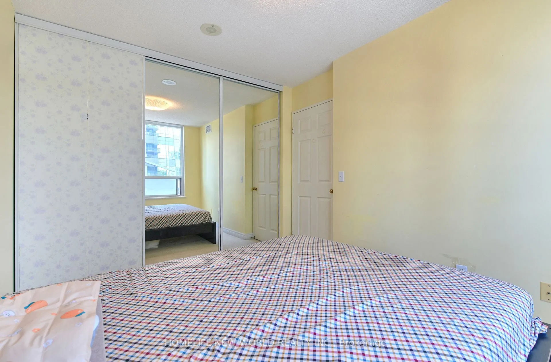 18 Parkview Avenue #811