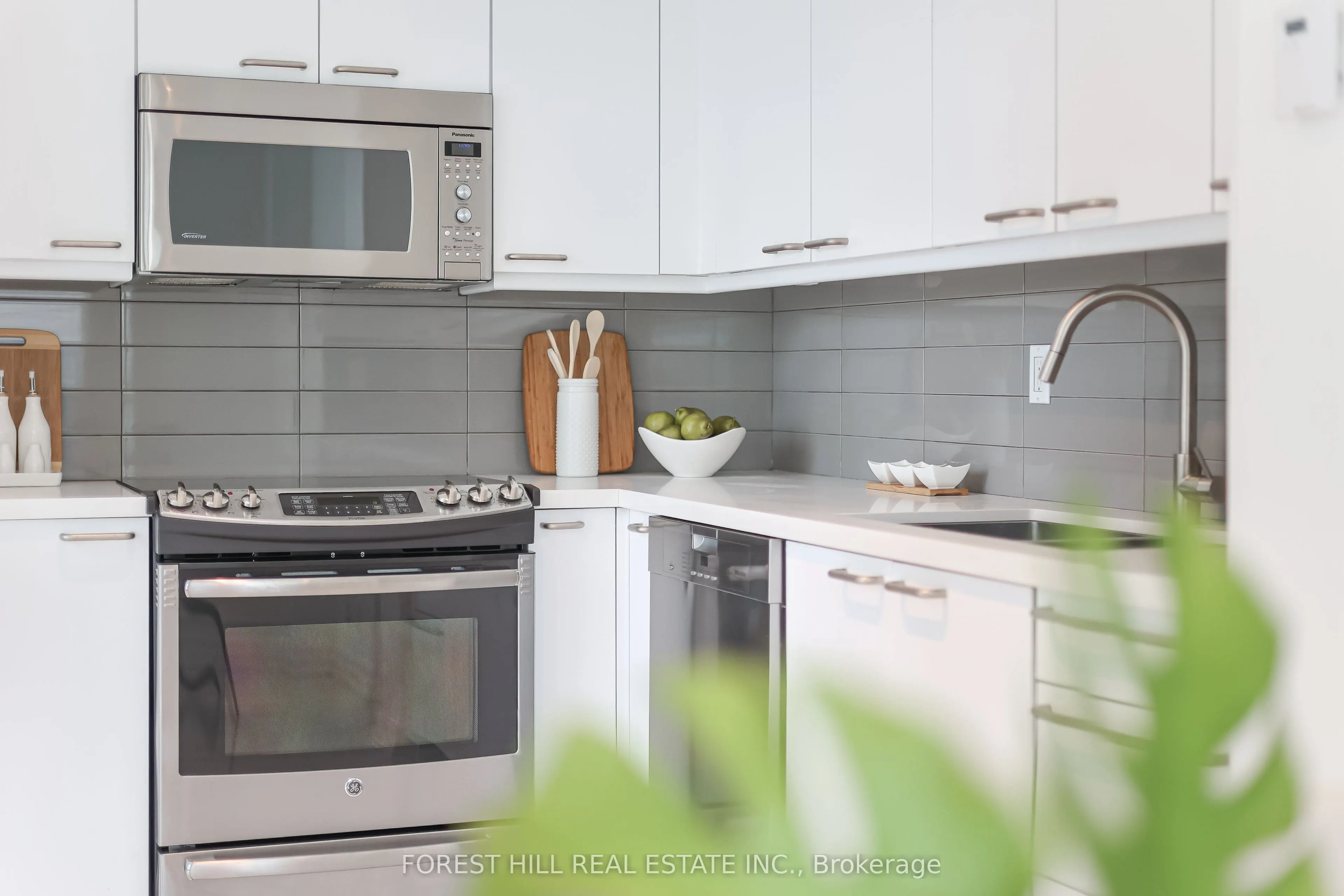38 Avenue Road #305
