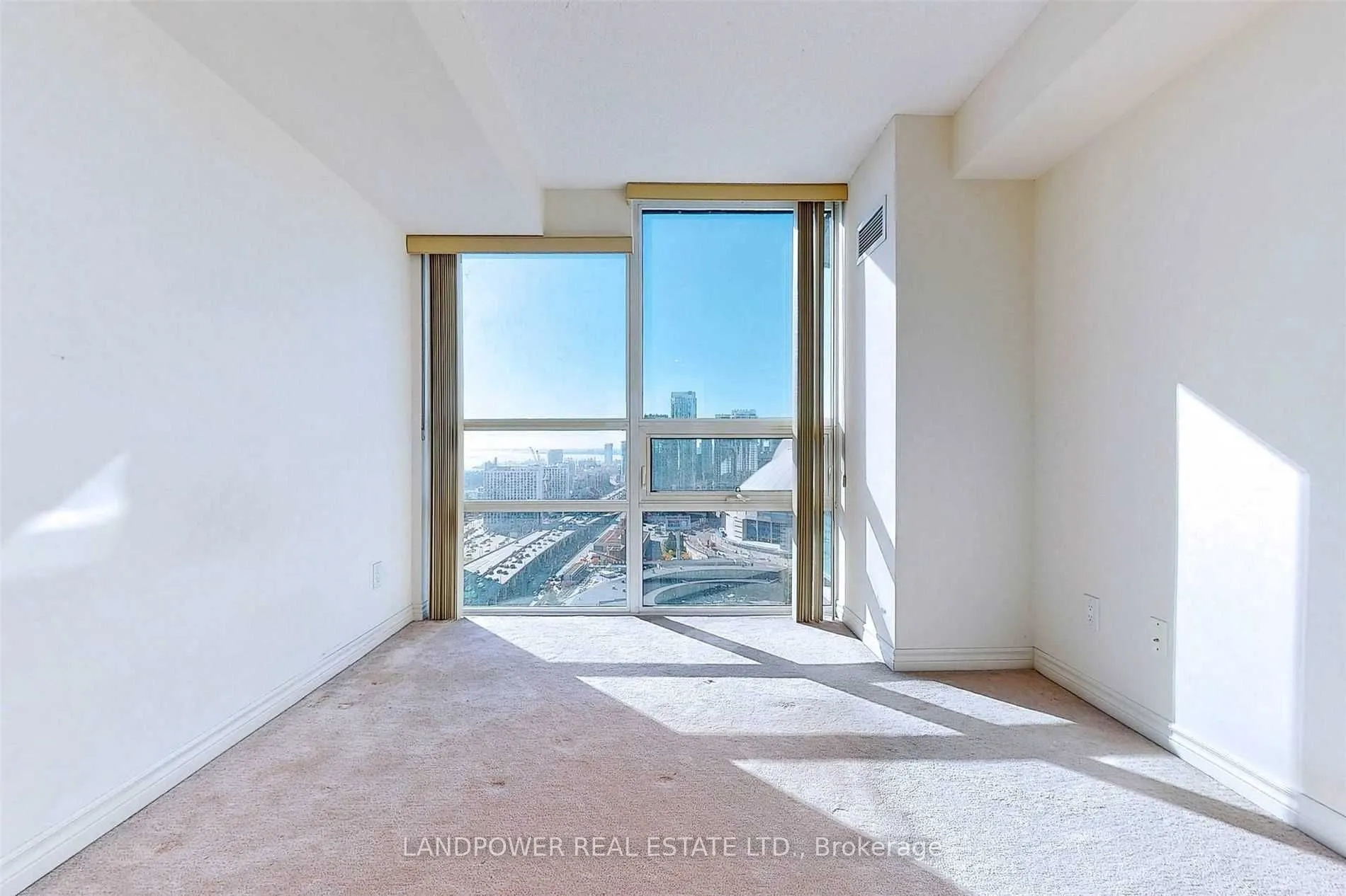 19 Grand Trunk Crescent #3315