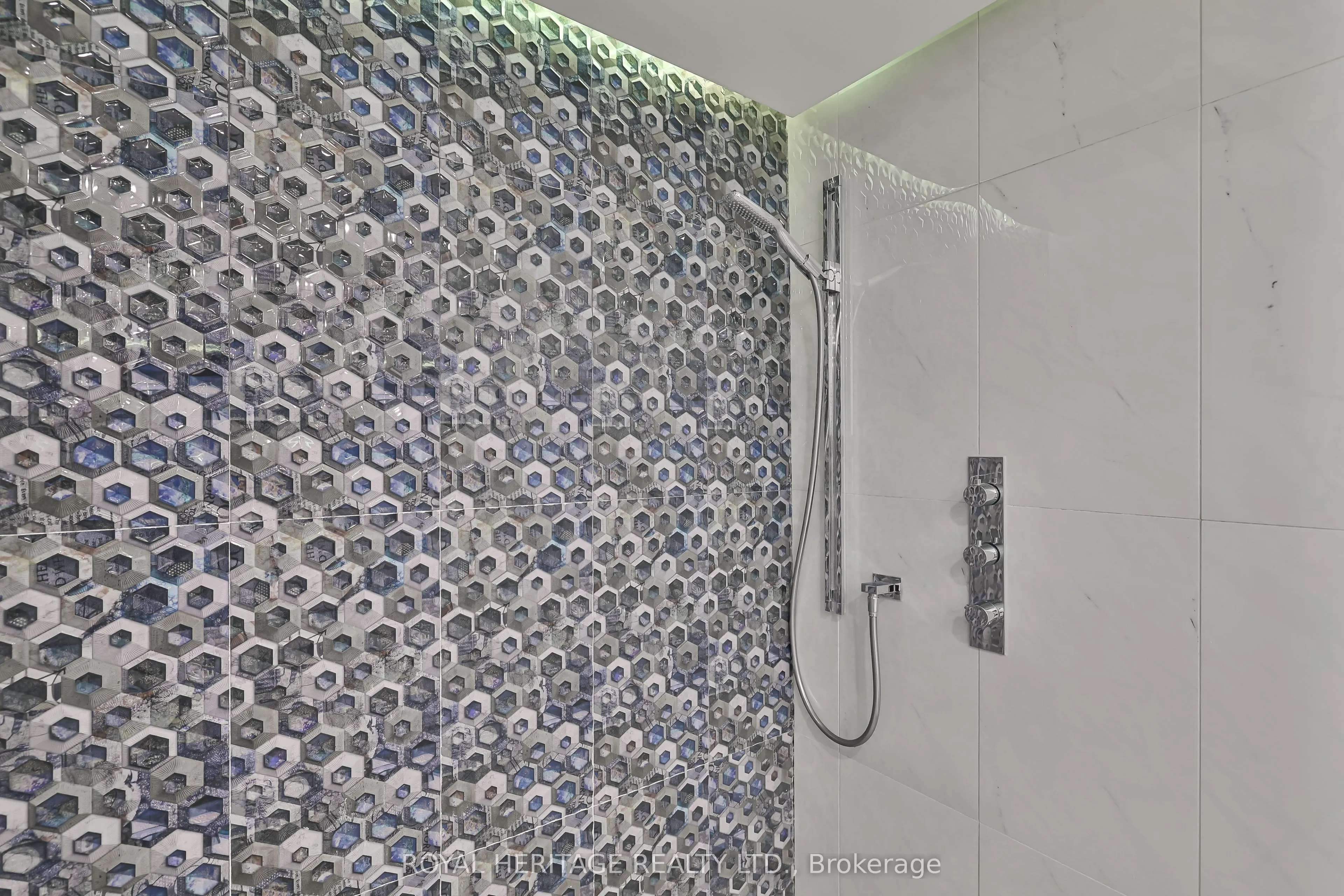 10 Torresdale Avenue #801