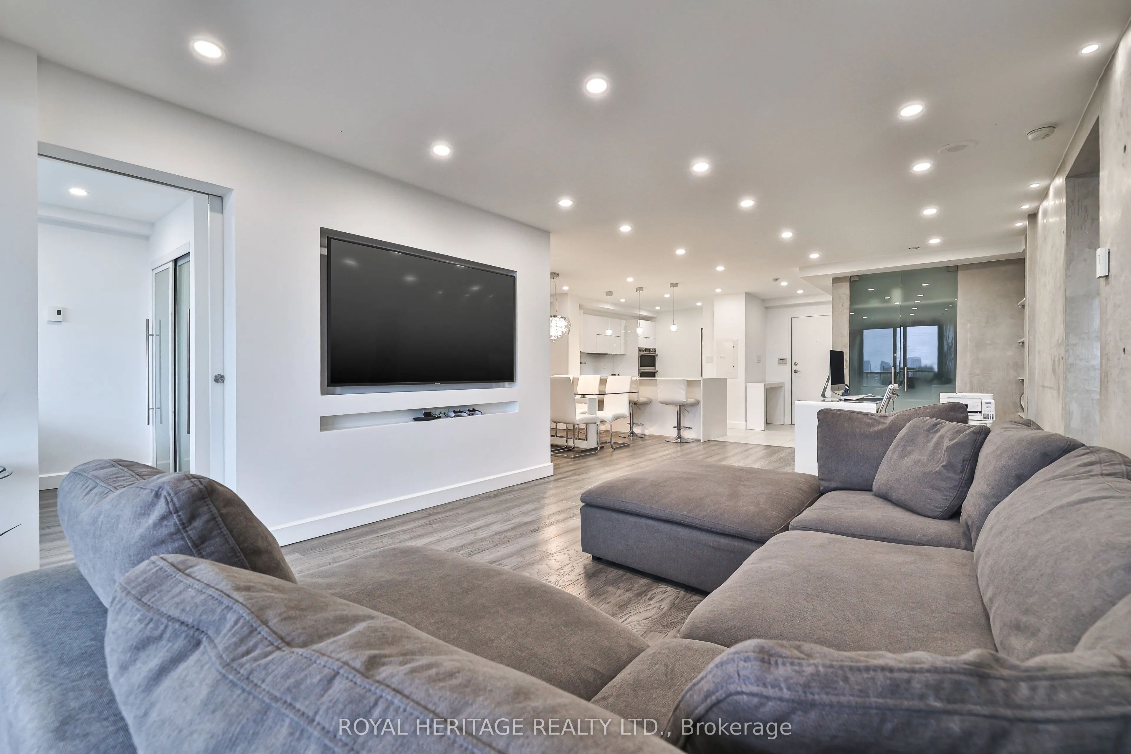 10 Torresdale Avenue #801