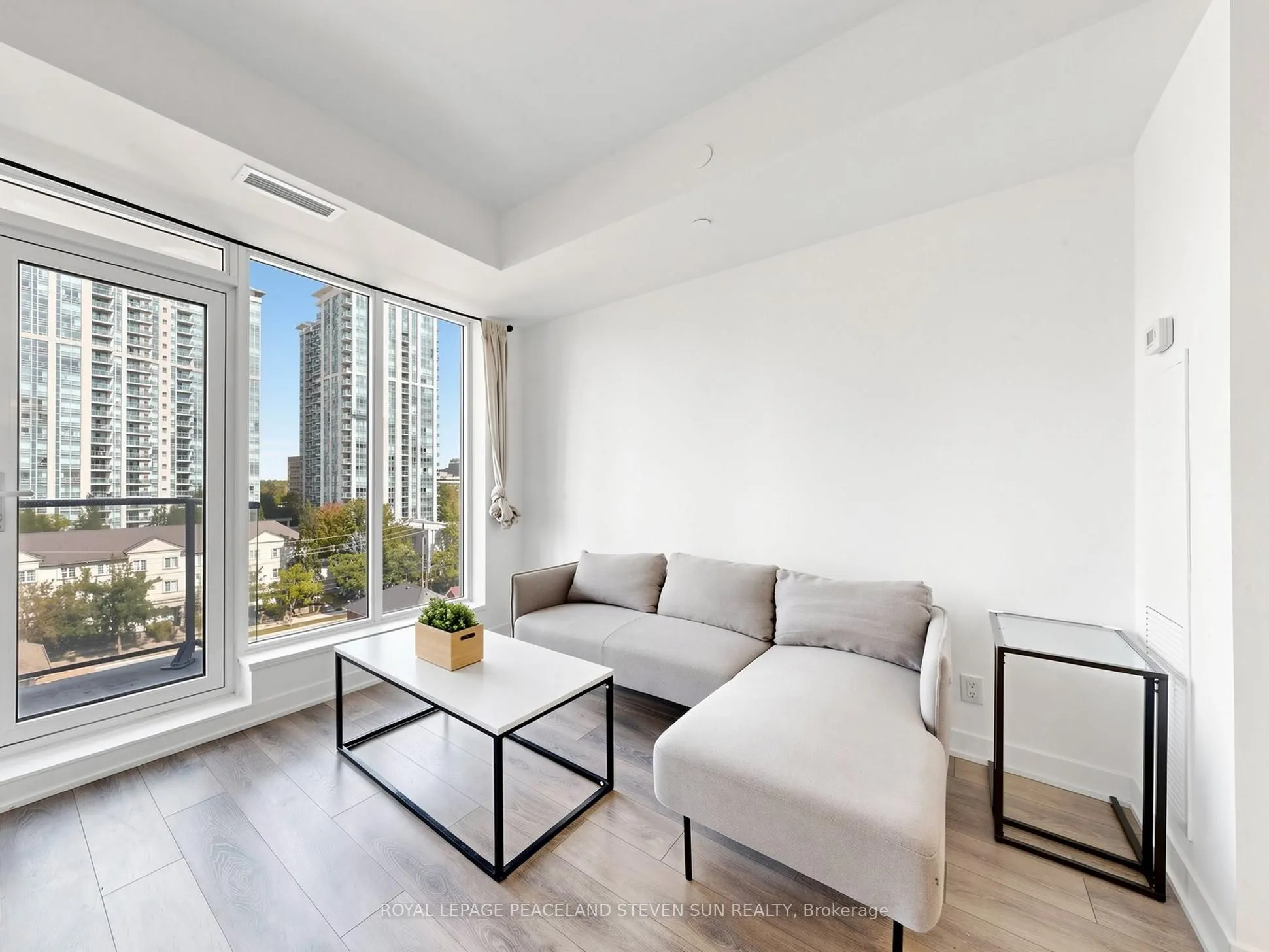 28 Avondale Avenue #601