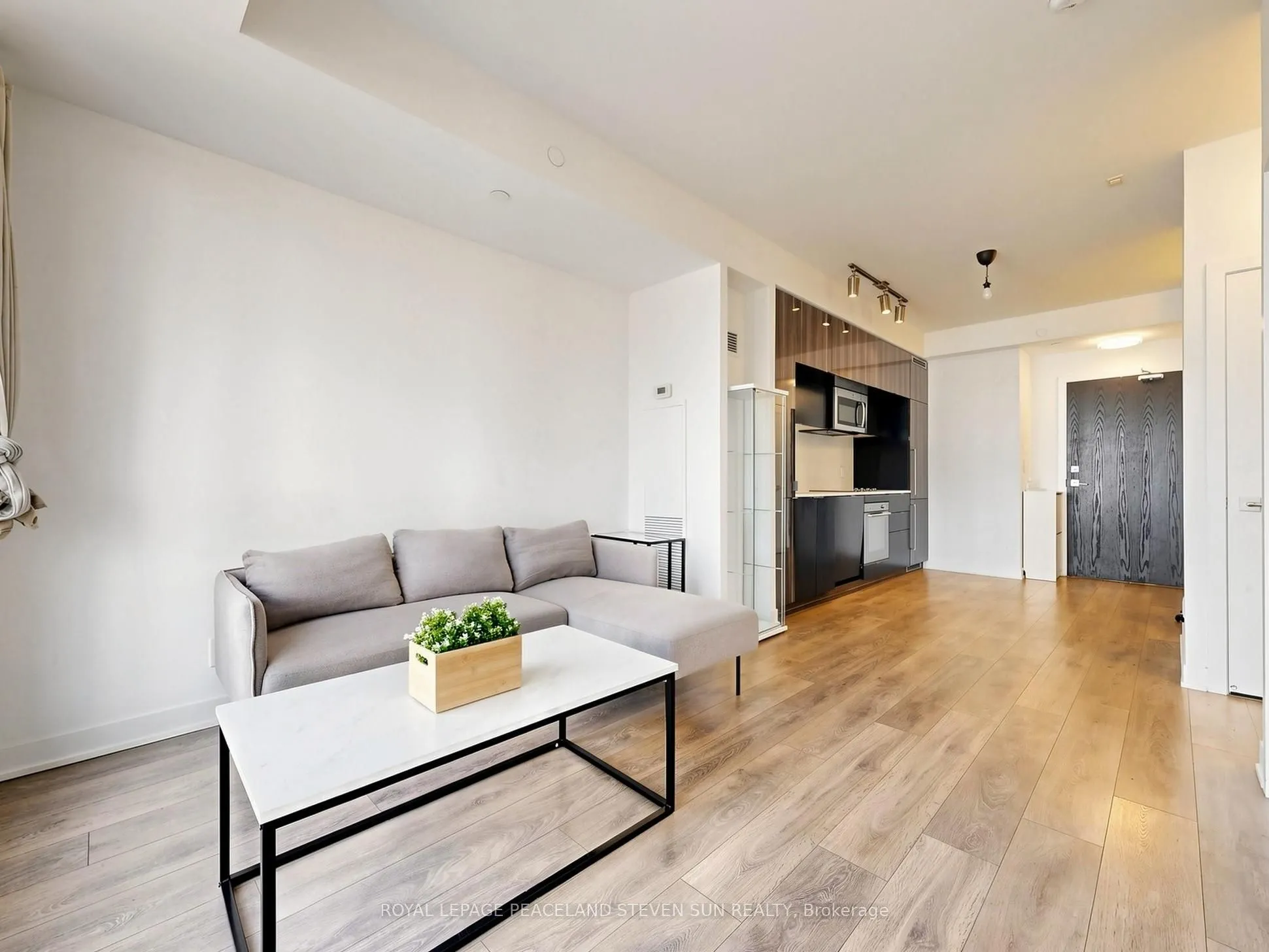 28 Avondale Avenue #601