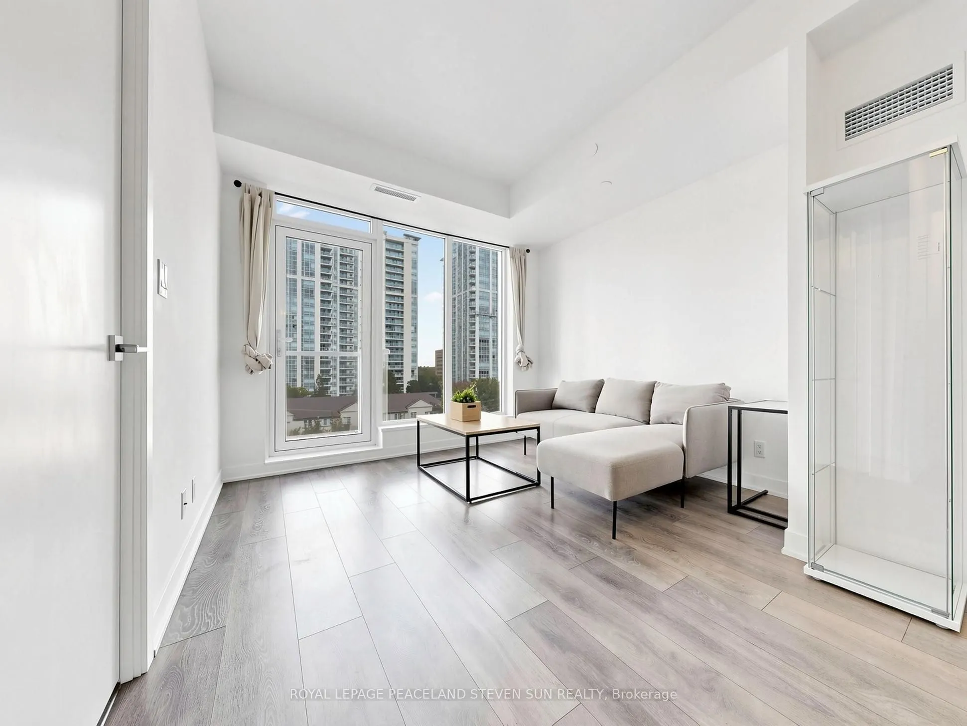 28 Avondale Avenue #601