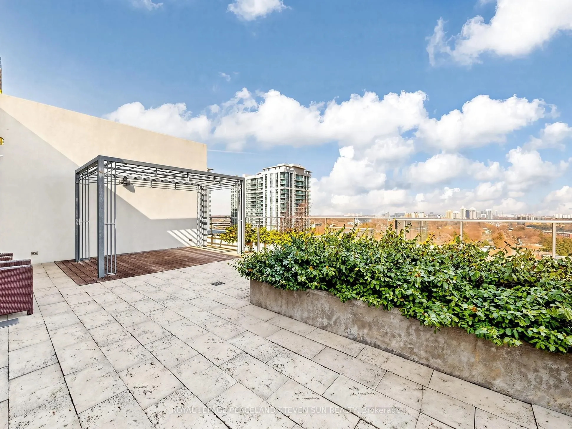 28 Avondale Avenue #601