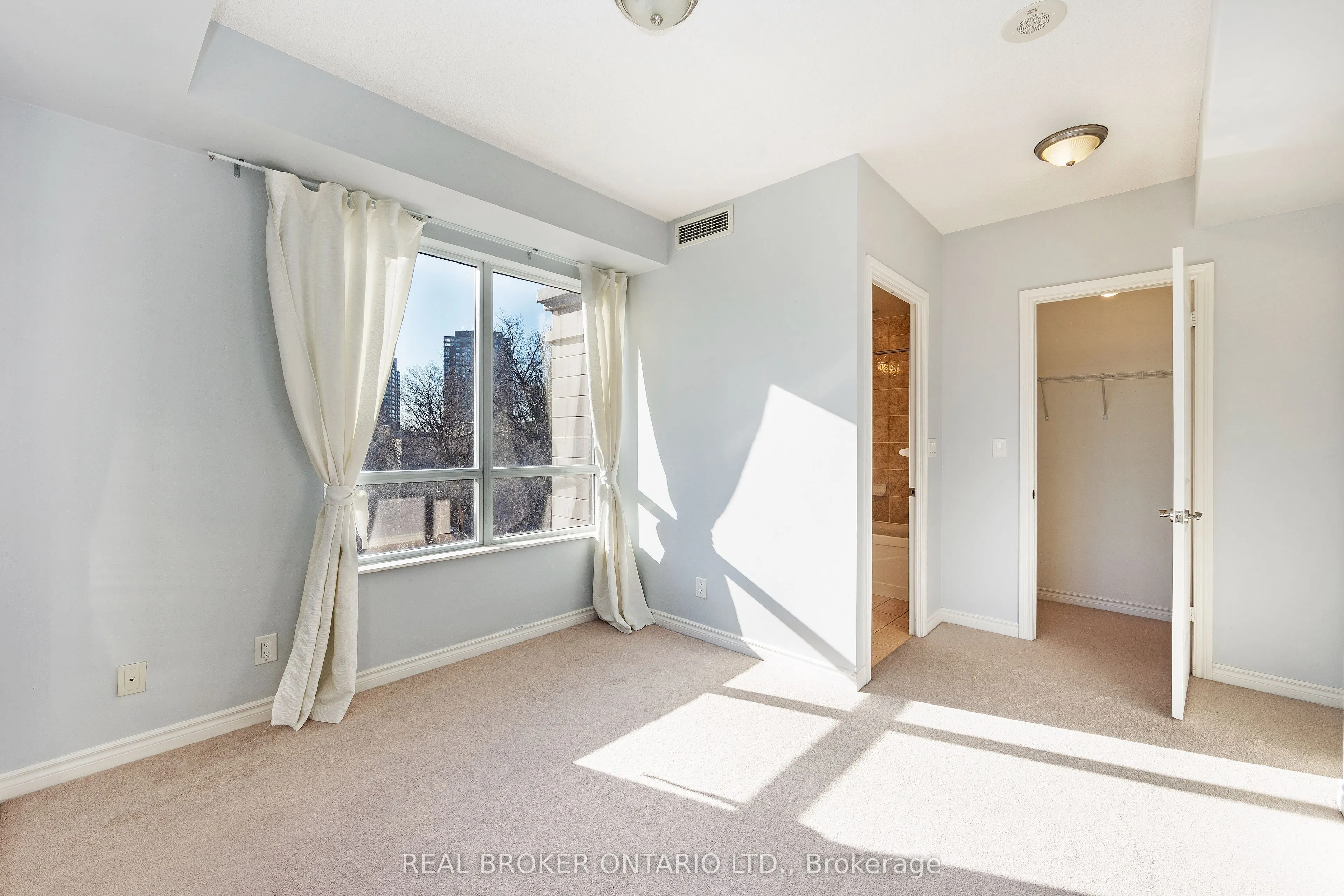 135 Wynford Drive #401
