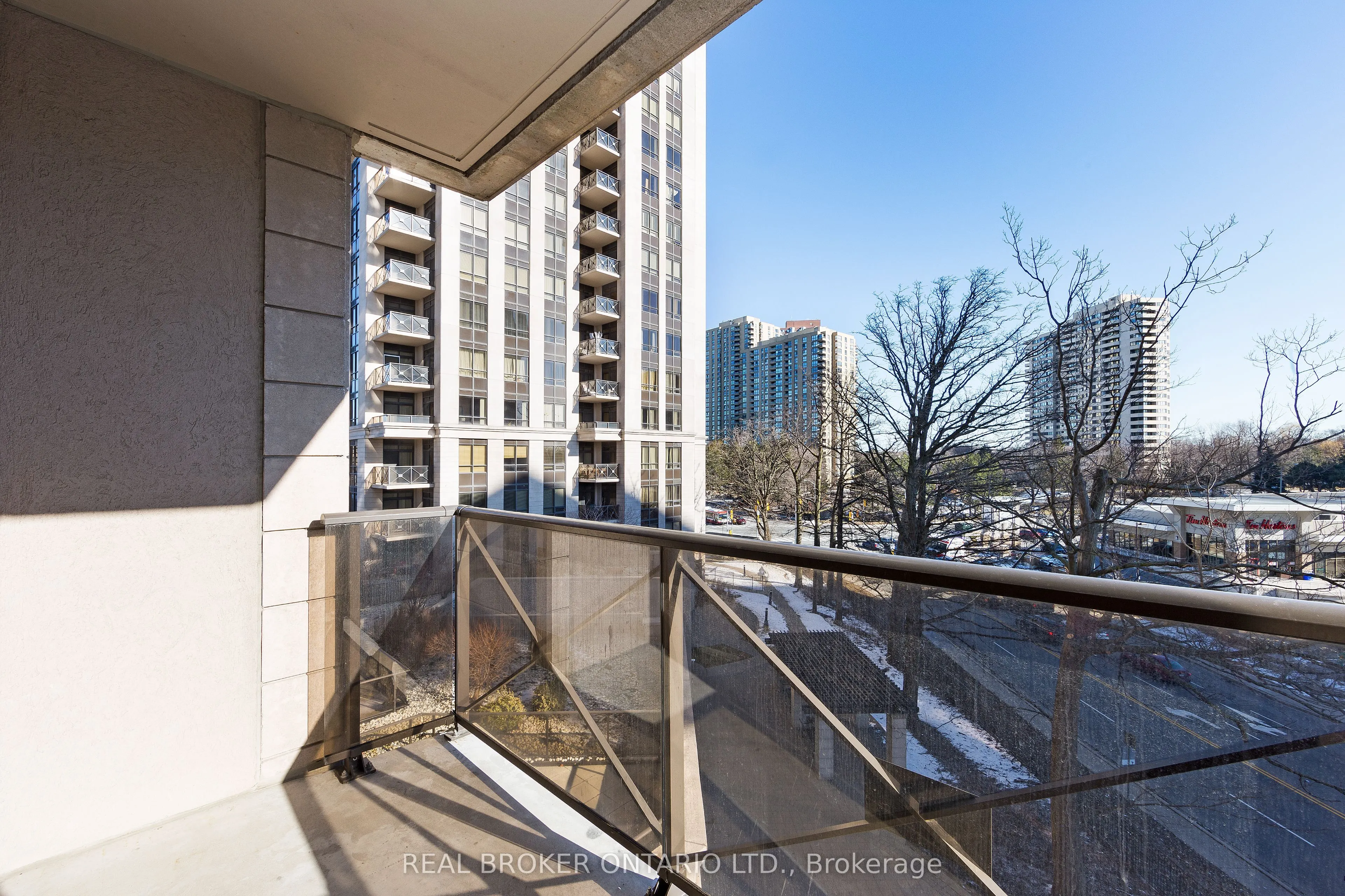 135 Wynford Drive #401