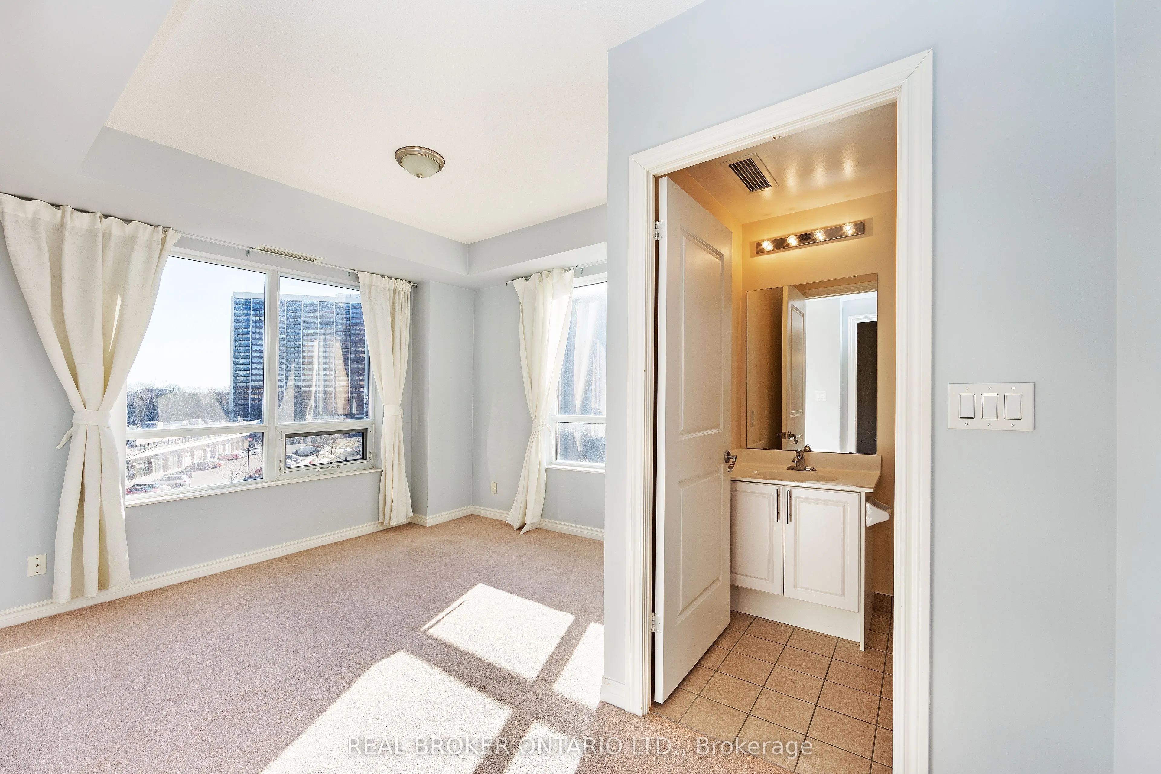 135 Wynford Drive #401