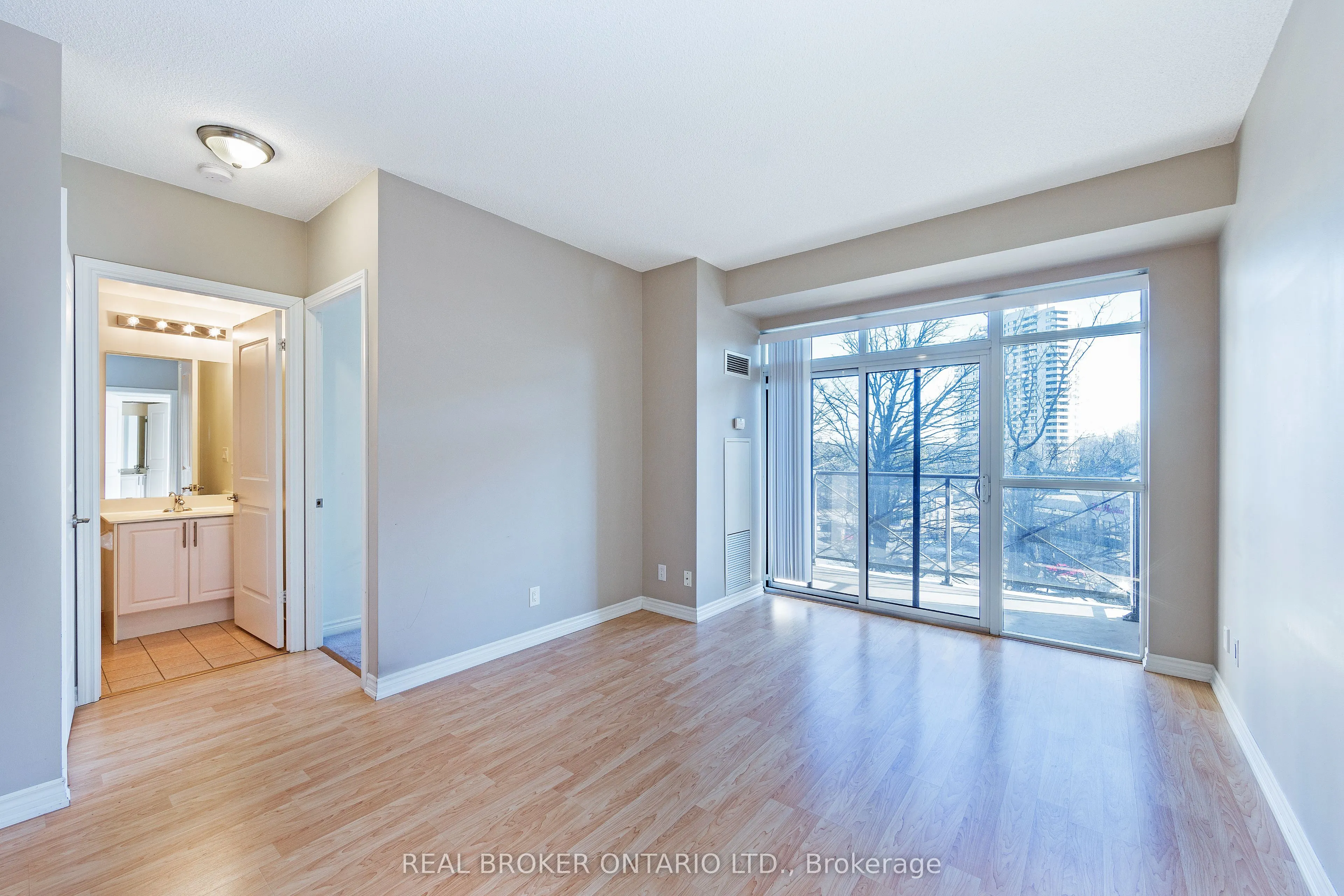 135 Wynford Drive #401