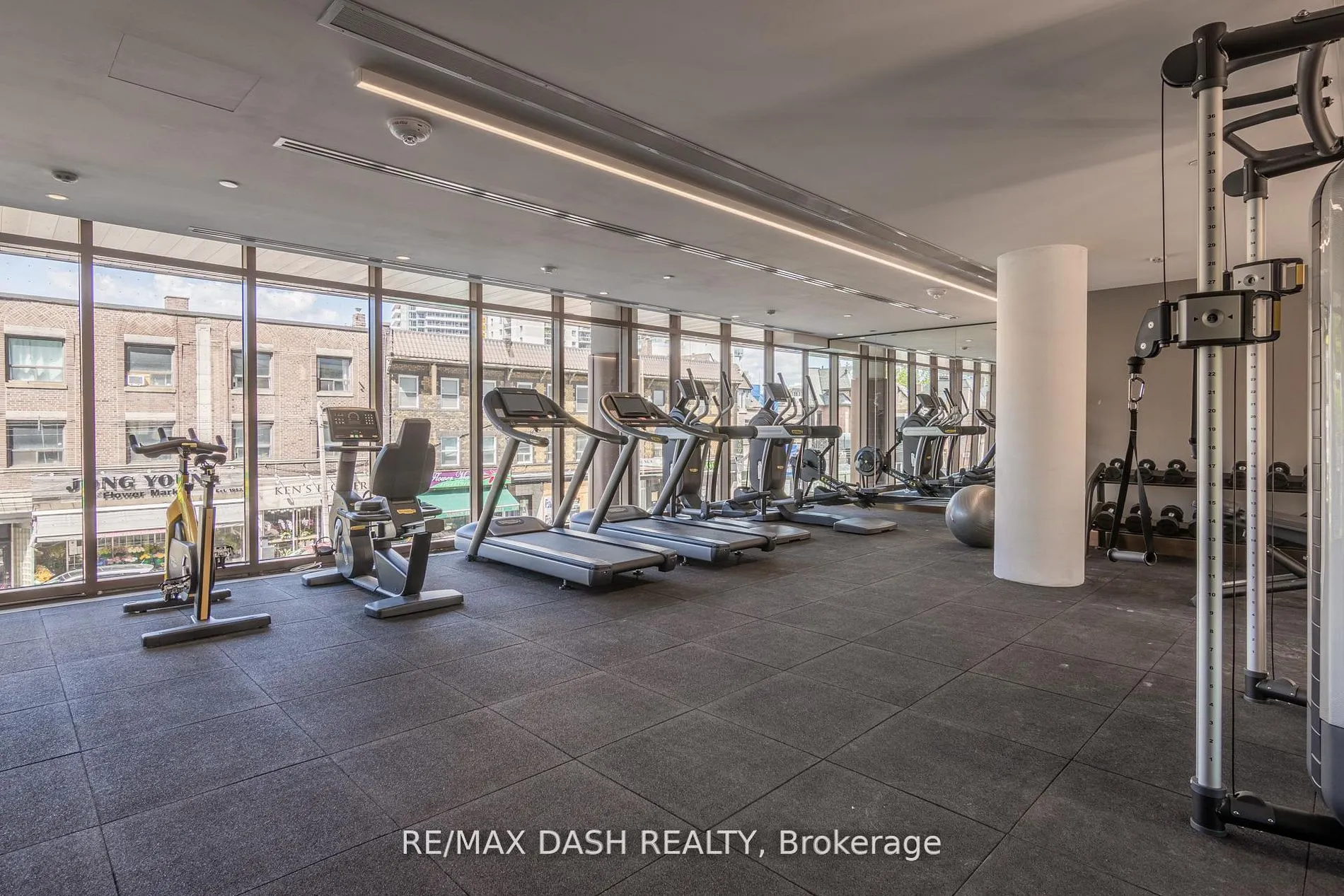 151 Avenue Road #310