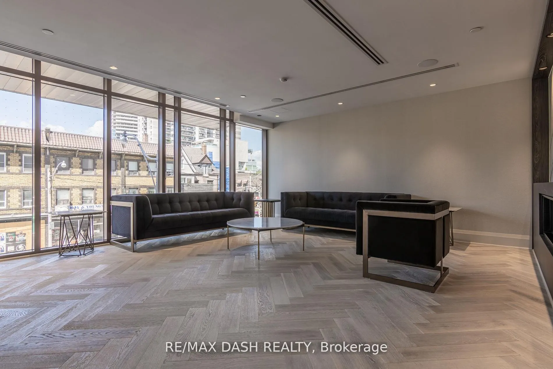 151 Avenue Road #310