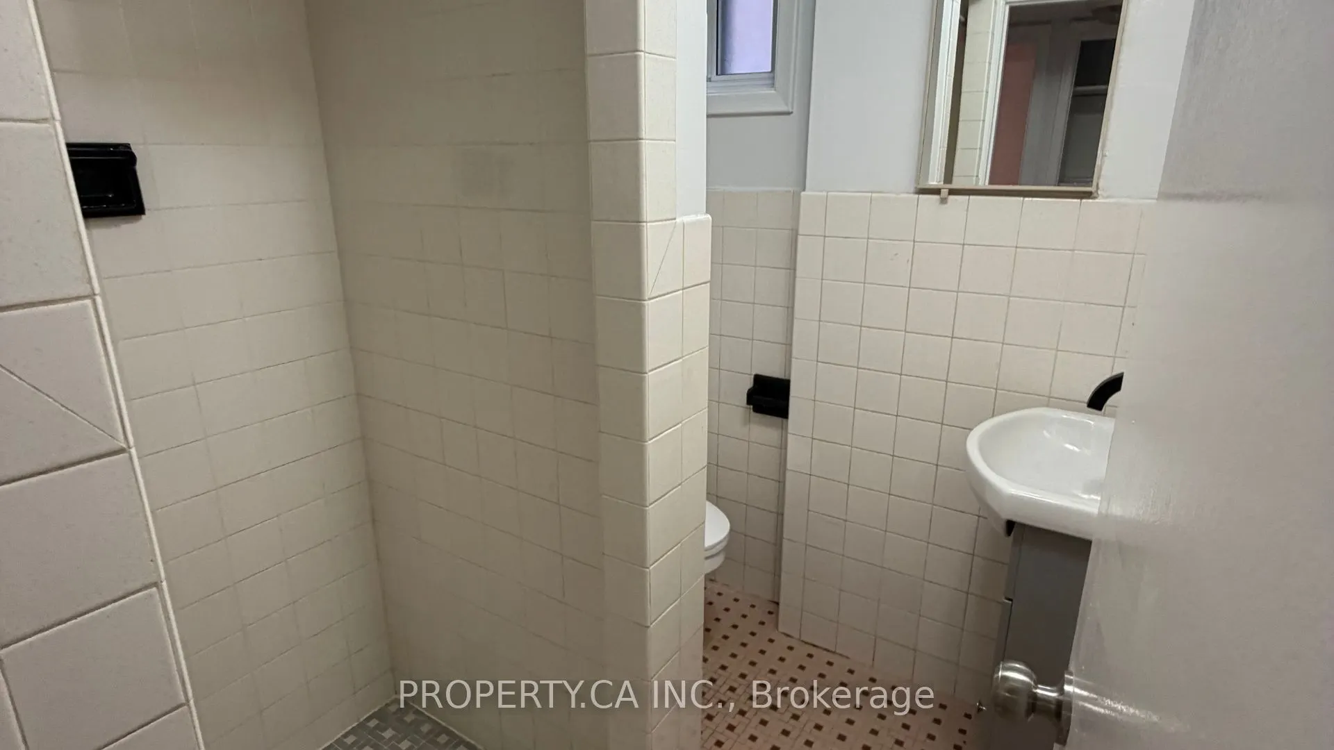 46 Hove Street #Lower Level