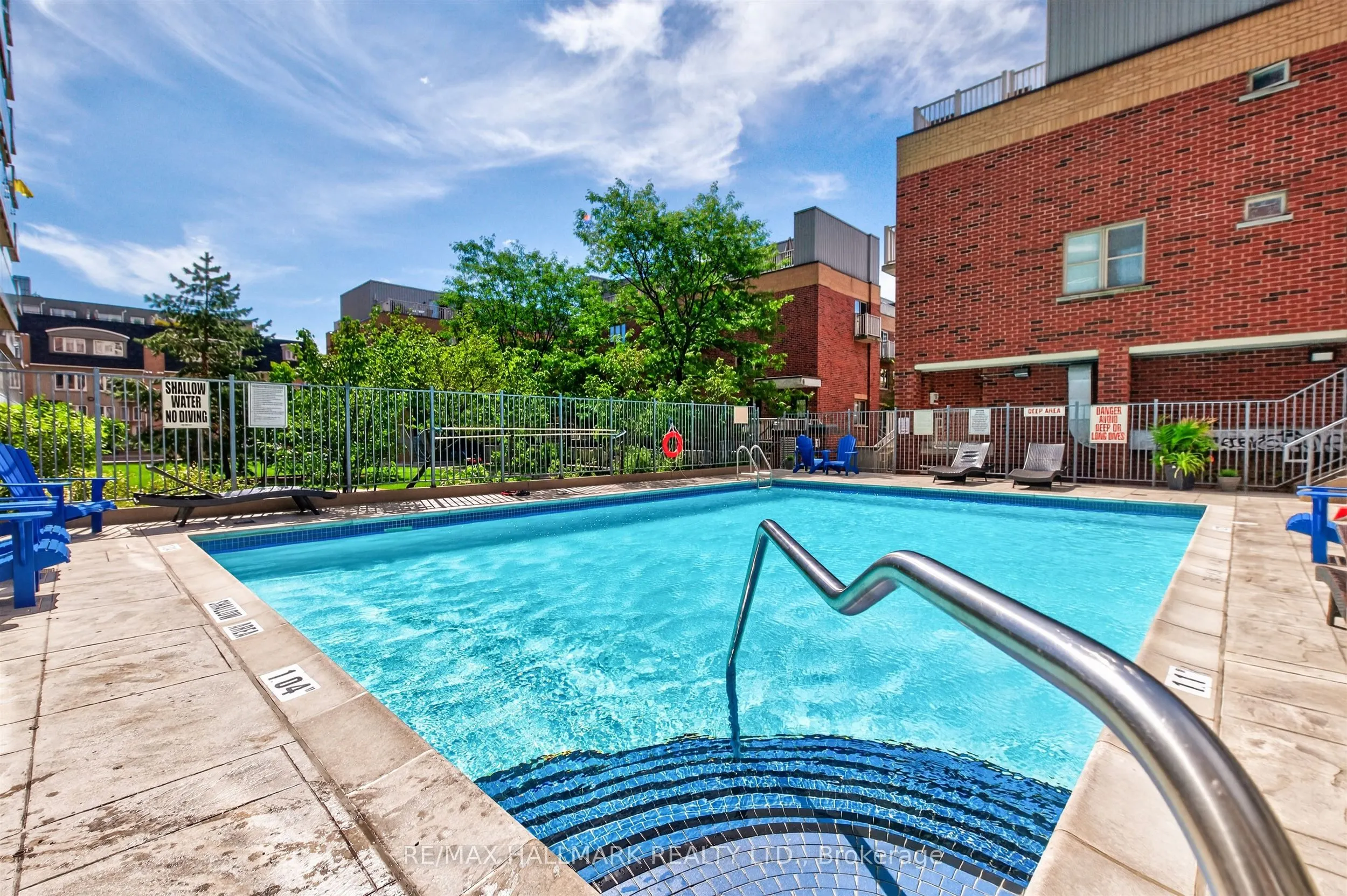 1369 Bloor Street W #806