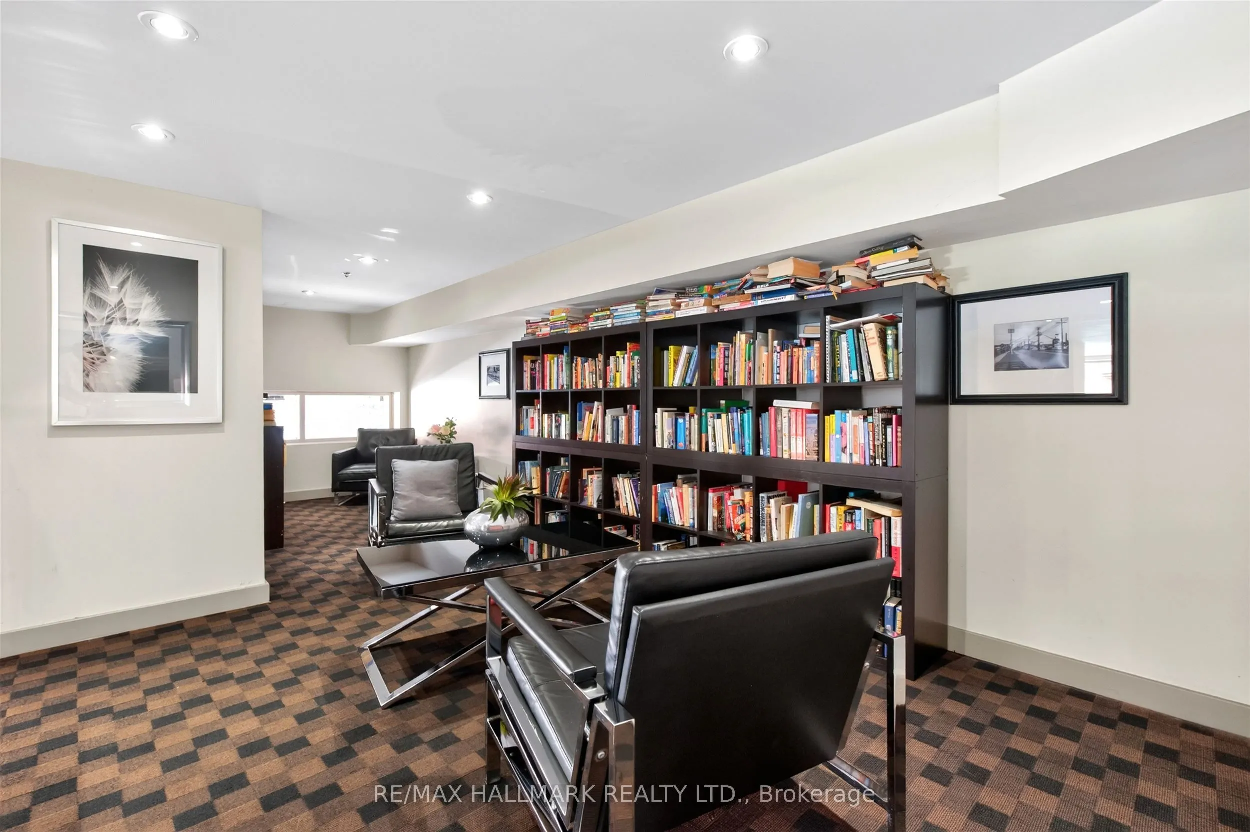 1369 Bloor Street W #806