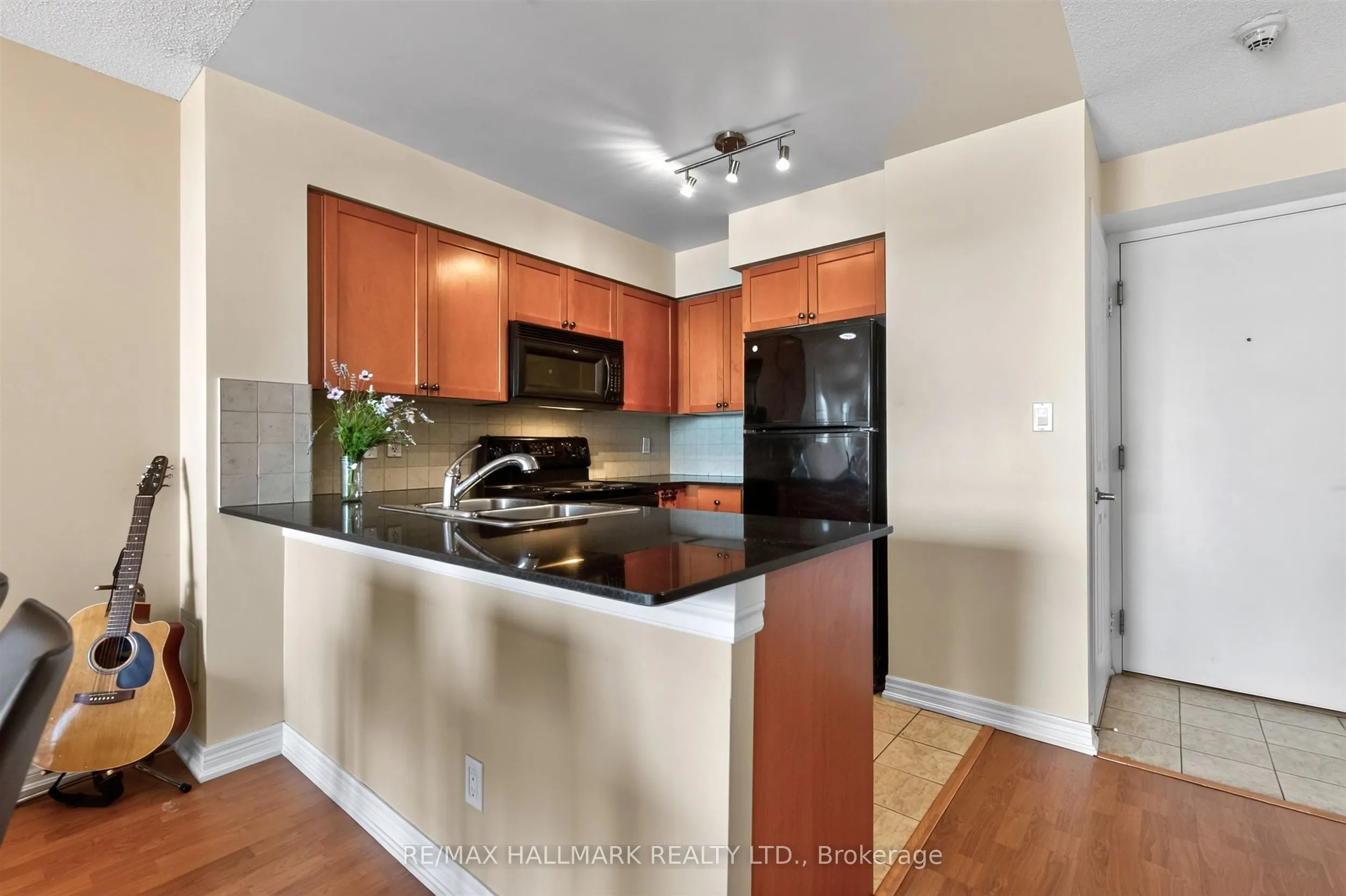 1369 Bloor Street W #806