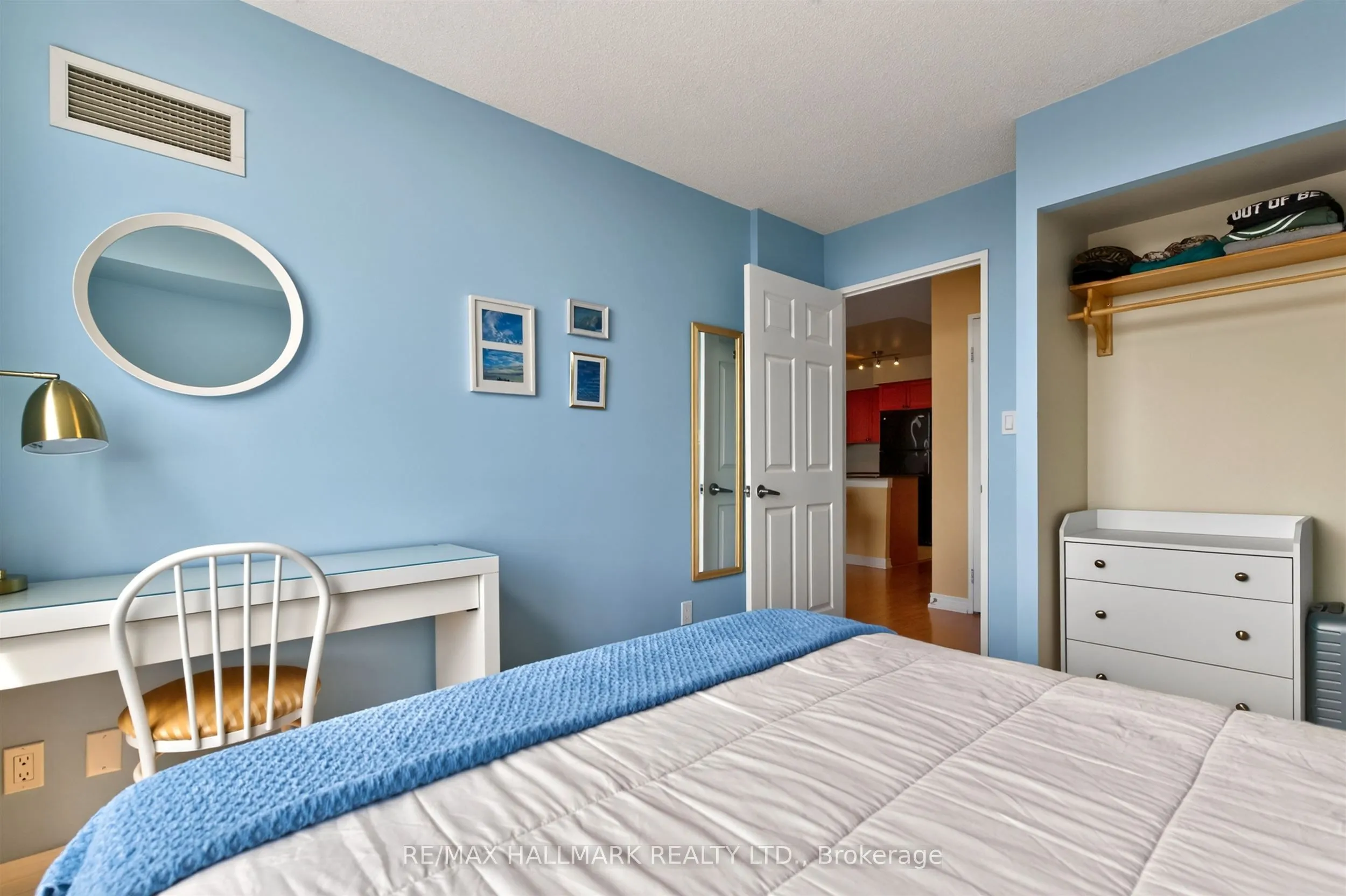 1369 Bloor Street W #806