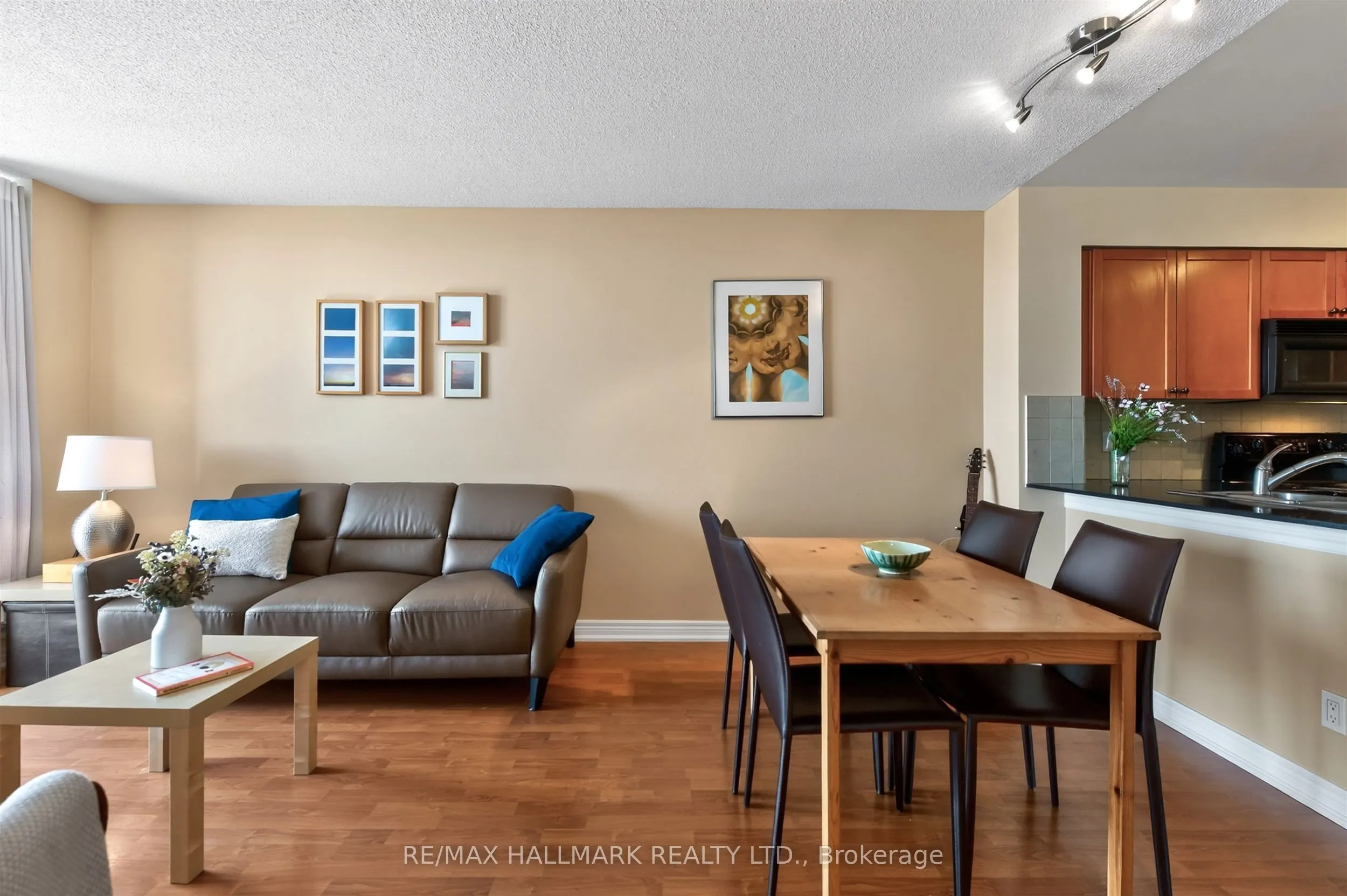 1369 Bloor Street W #806