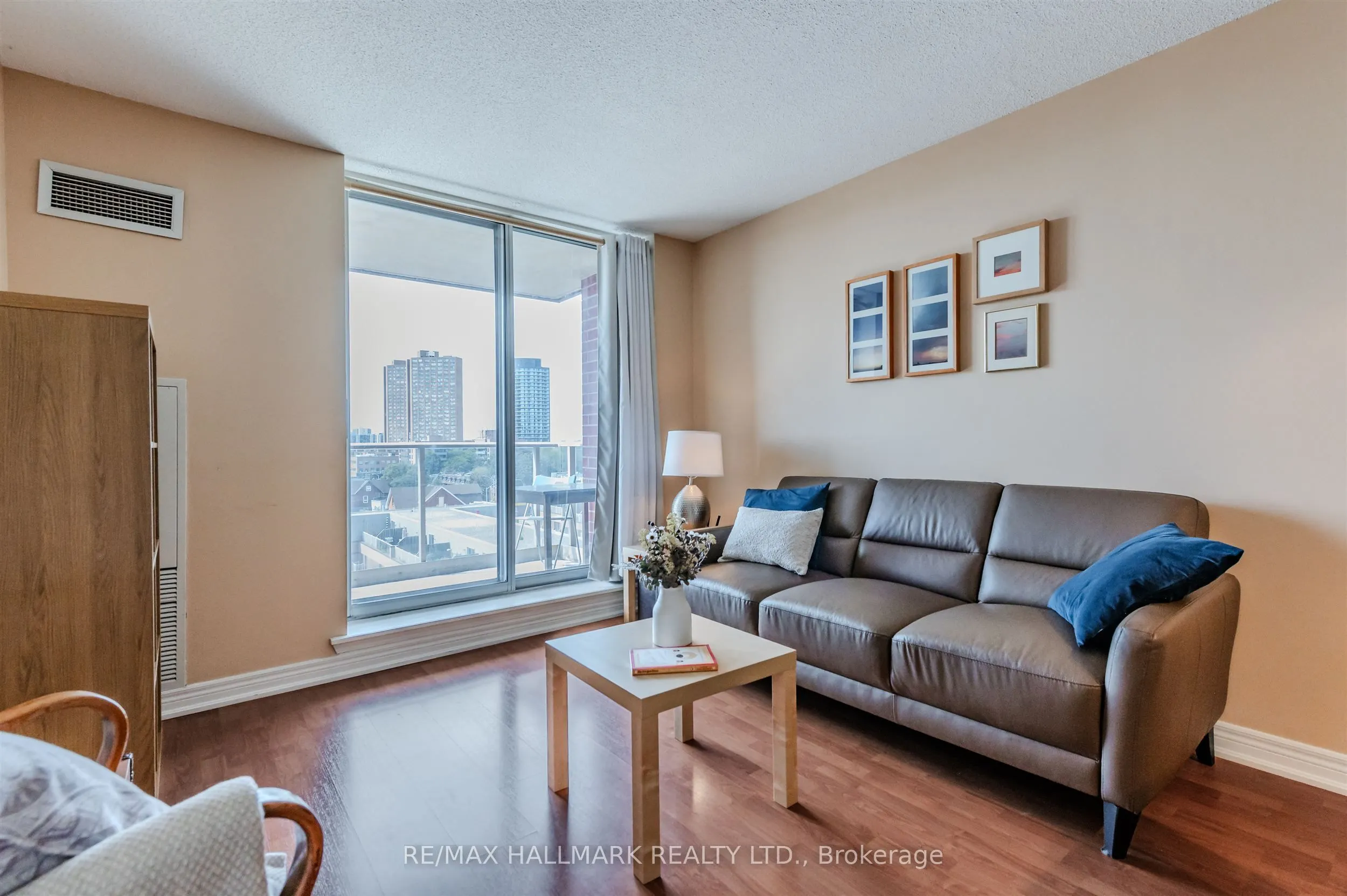 1369 Bloor Street W #806