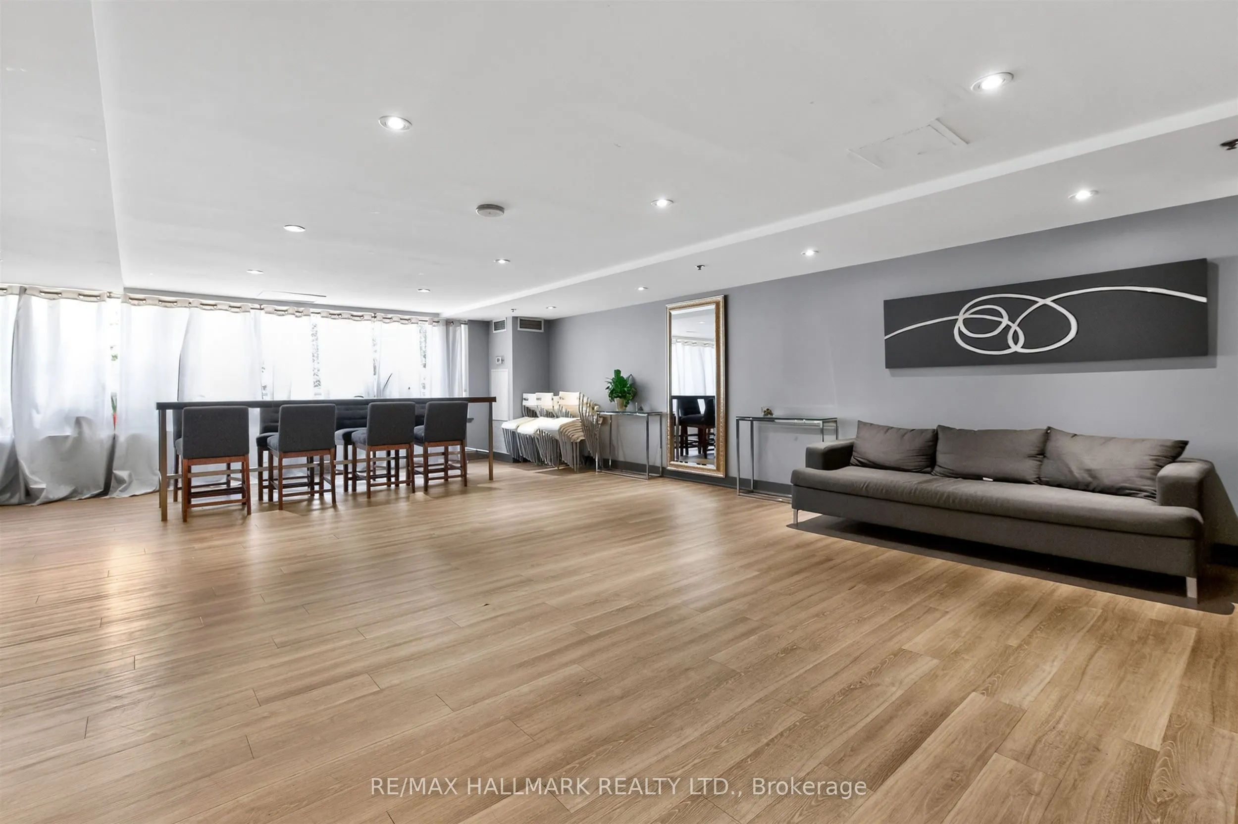 1369 Bloor Street W #806