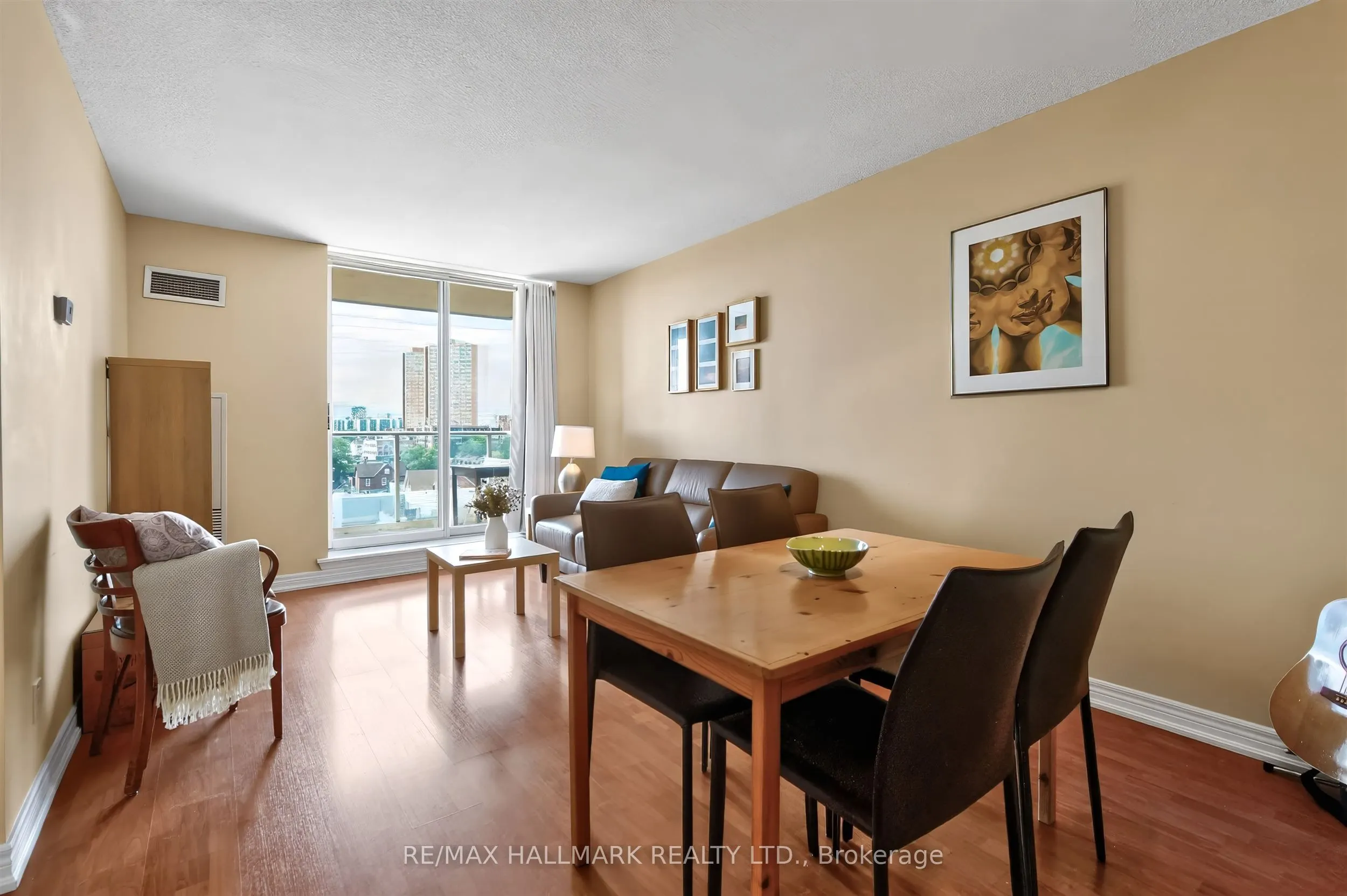 1369 Bloor Street W #806