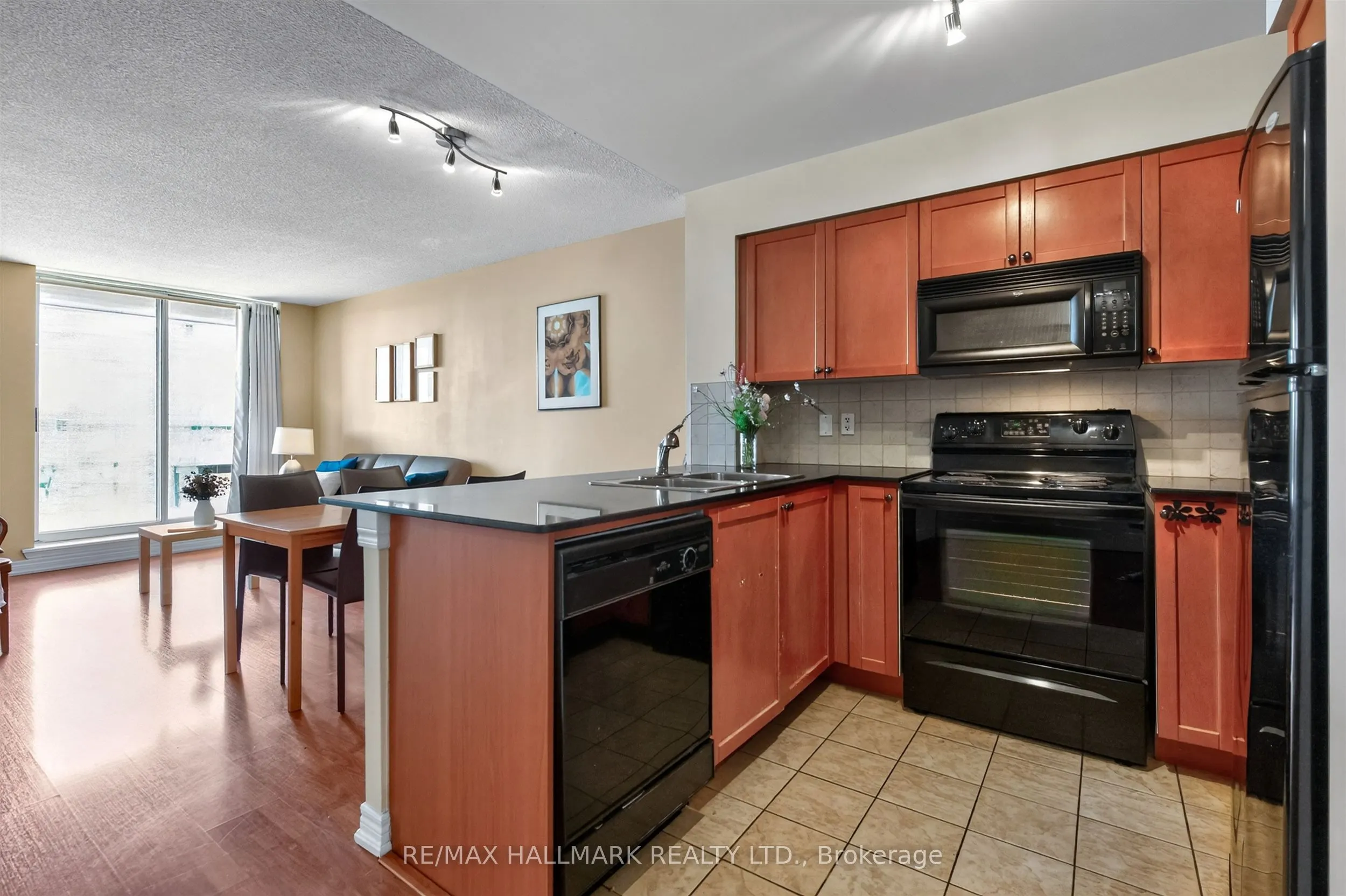 1369 Bloor Street W #806